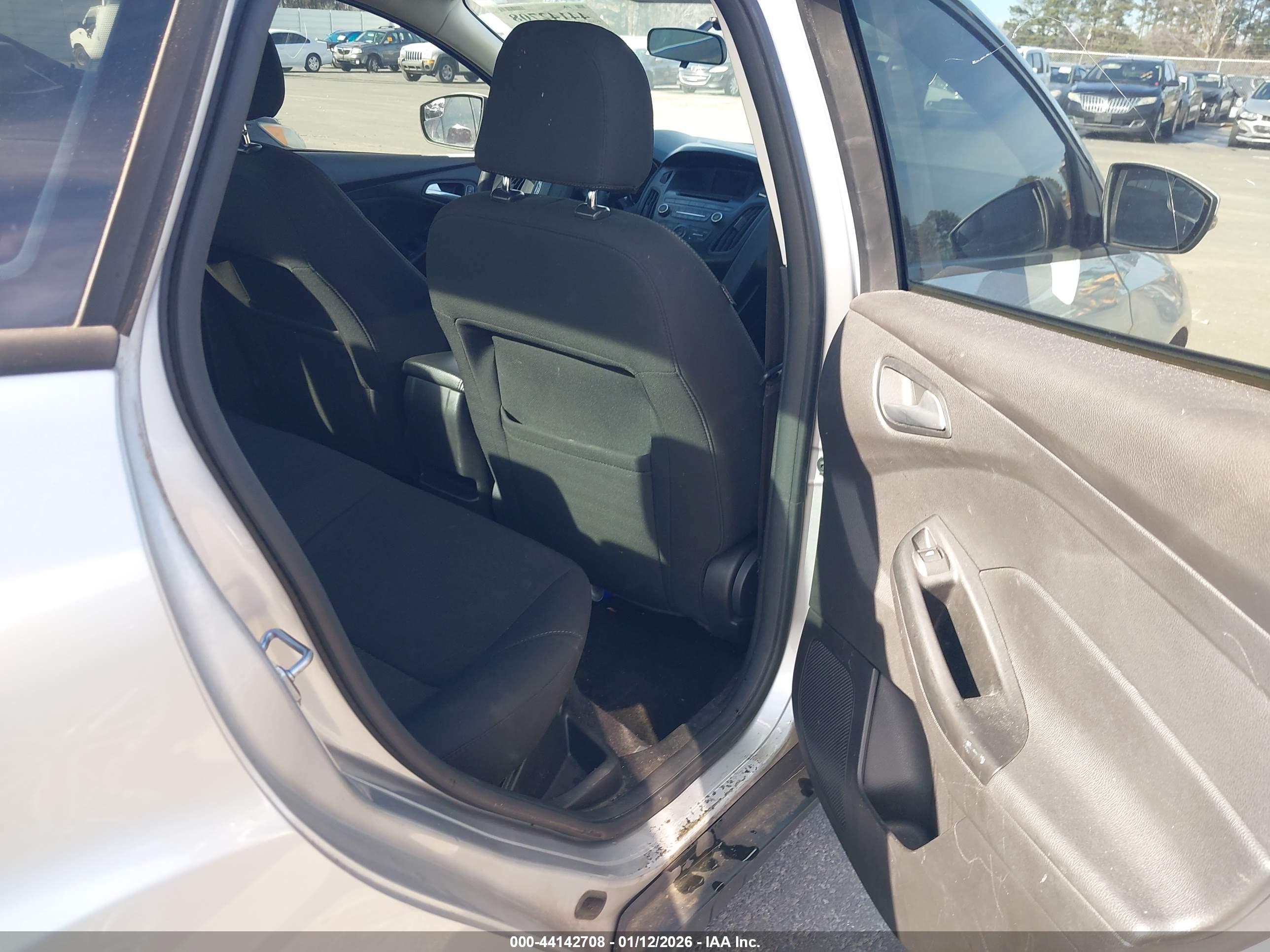 FORD FOCUS image 8