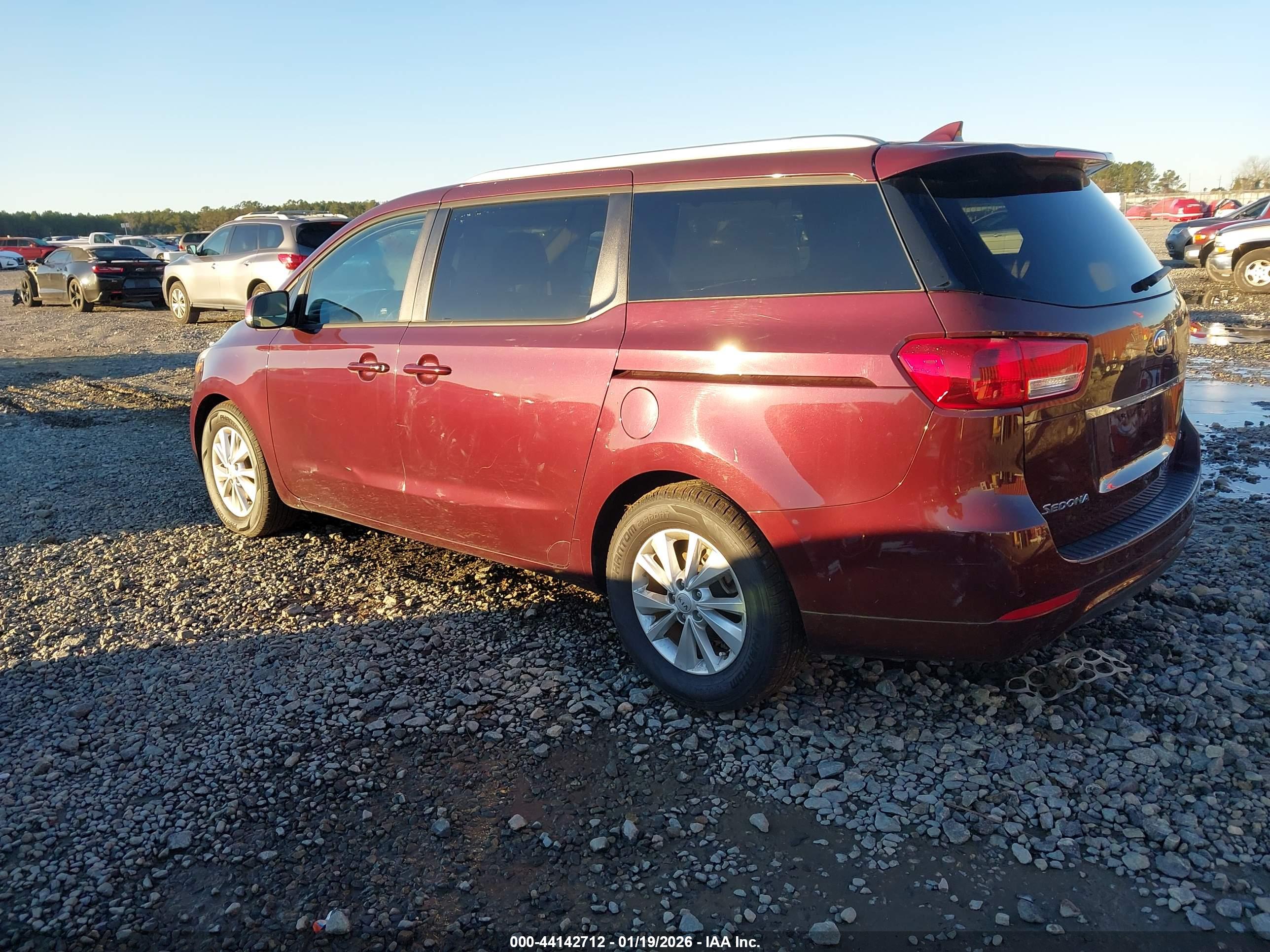 KIA SEDONA image 3