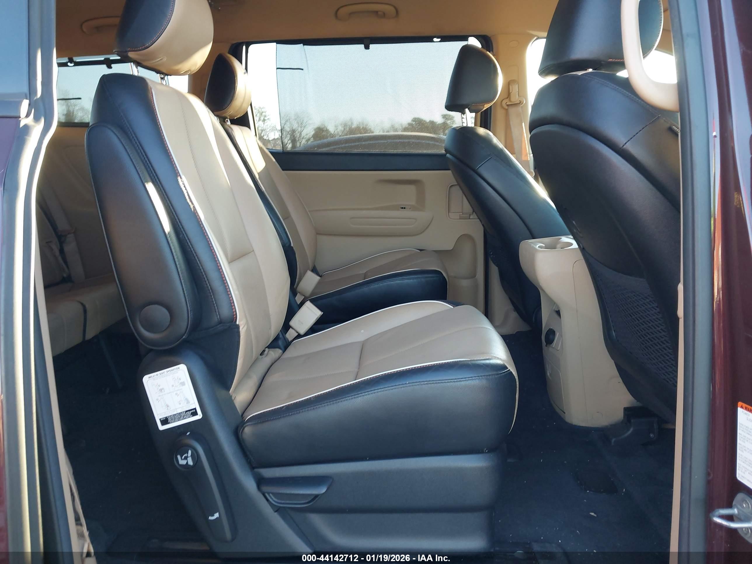 KIA SEDONA image 8