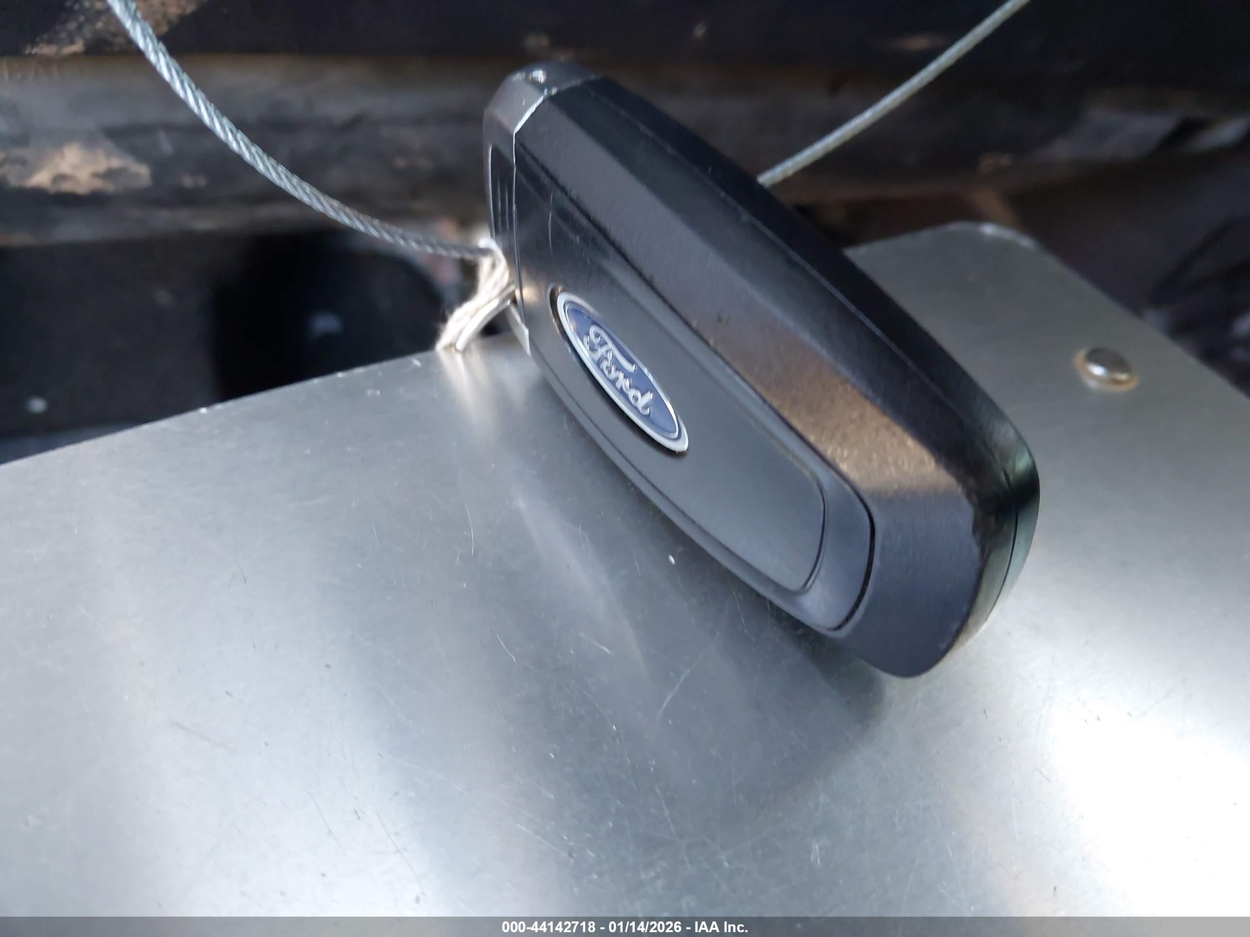 FORD FUSION image 11