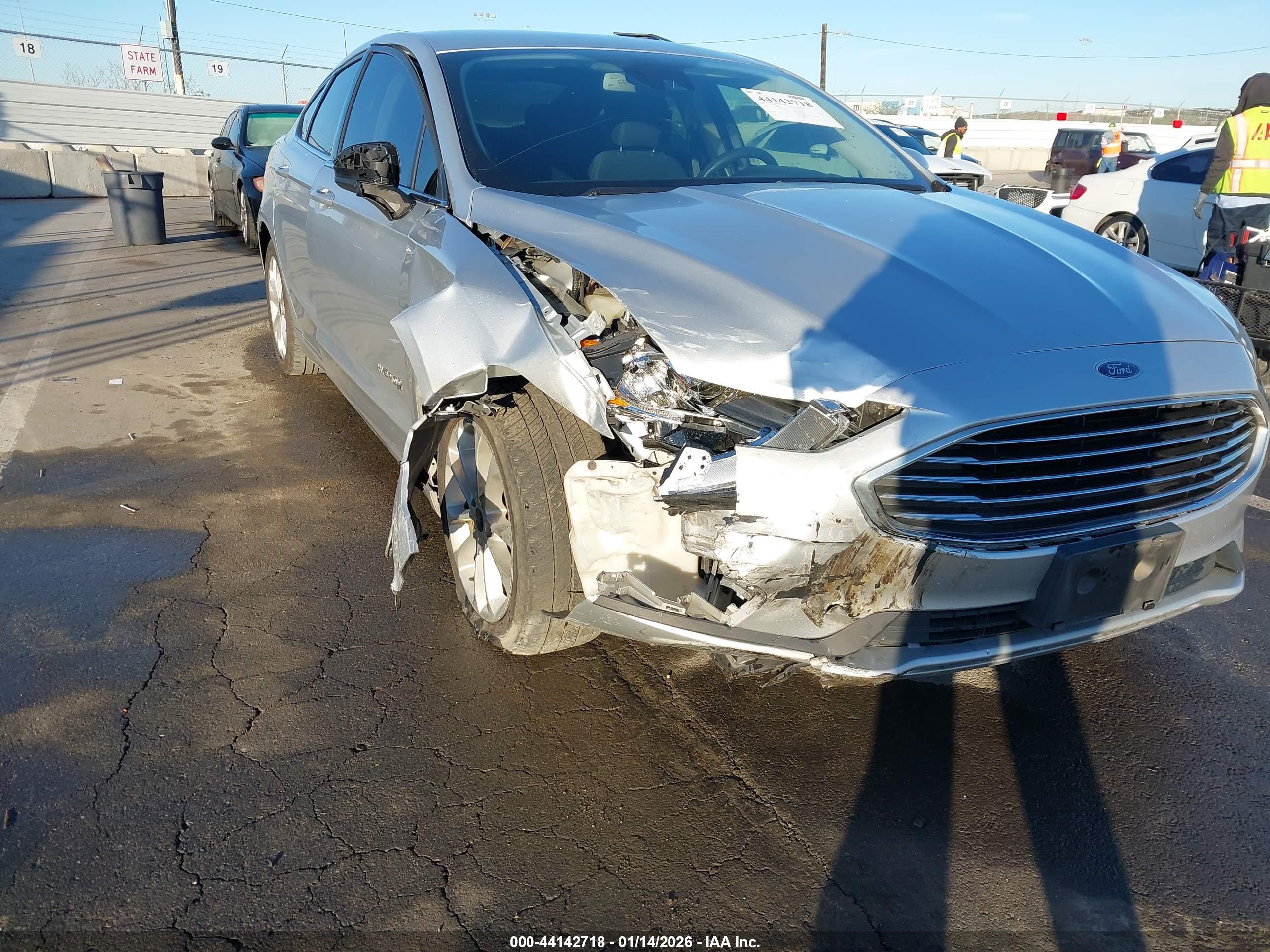 FORD FUSION image 6
