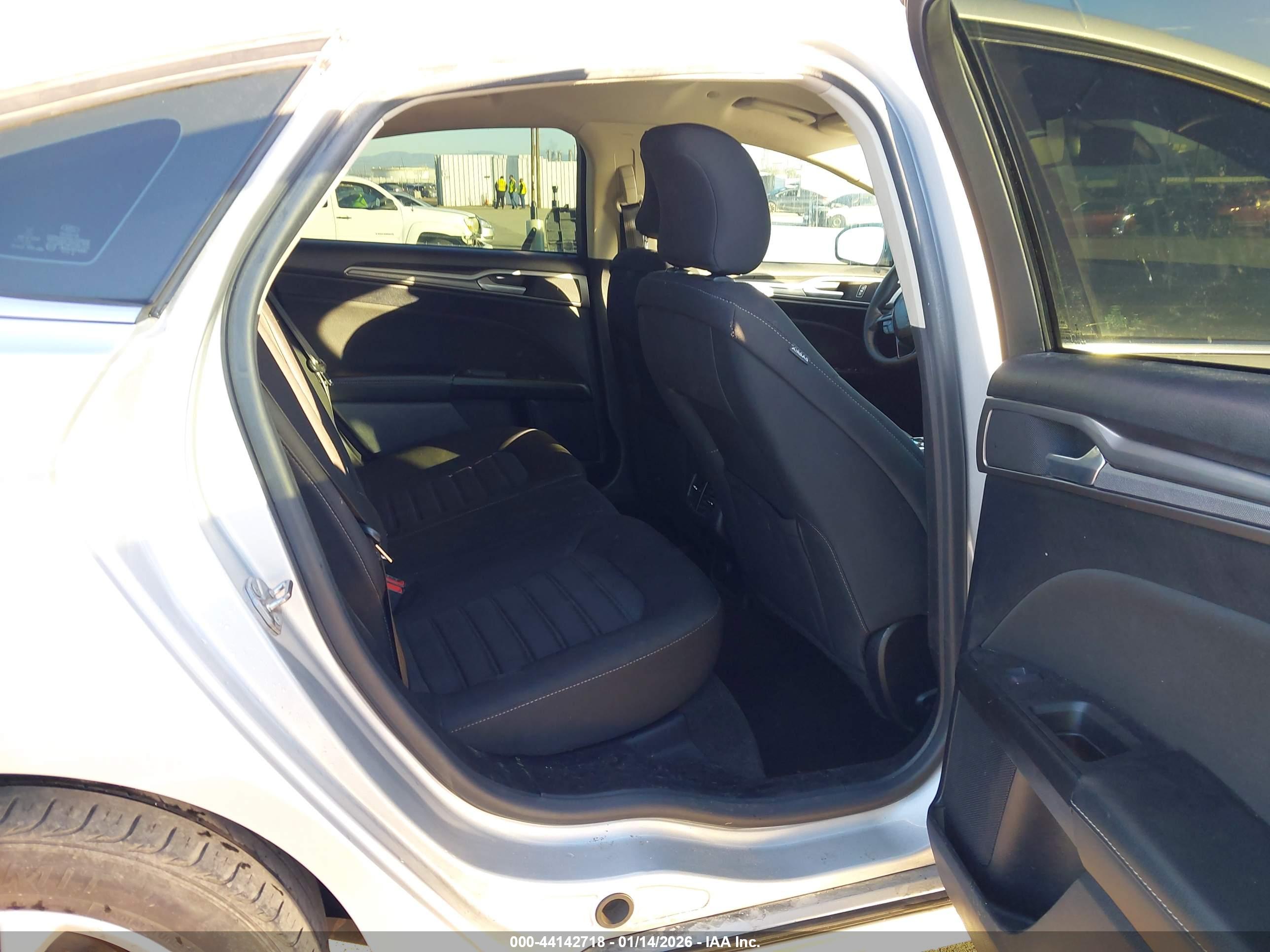 FORD FUSION image 8