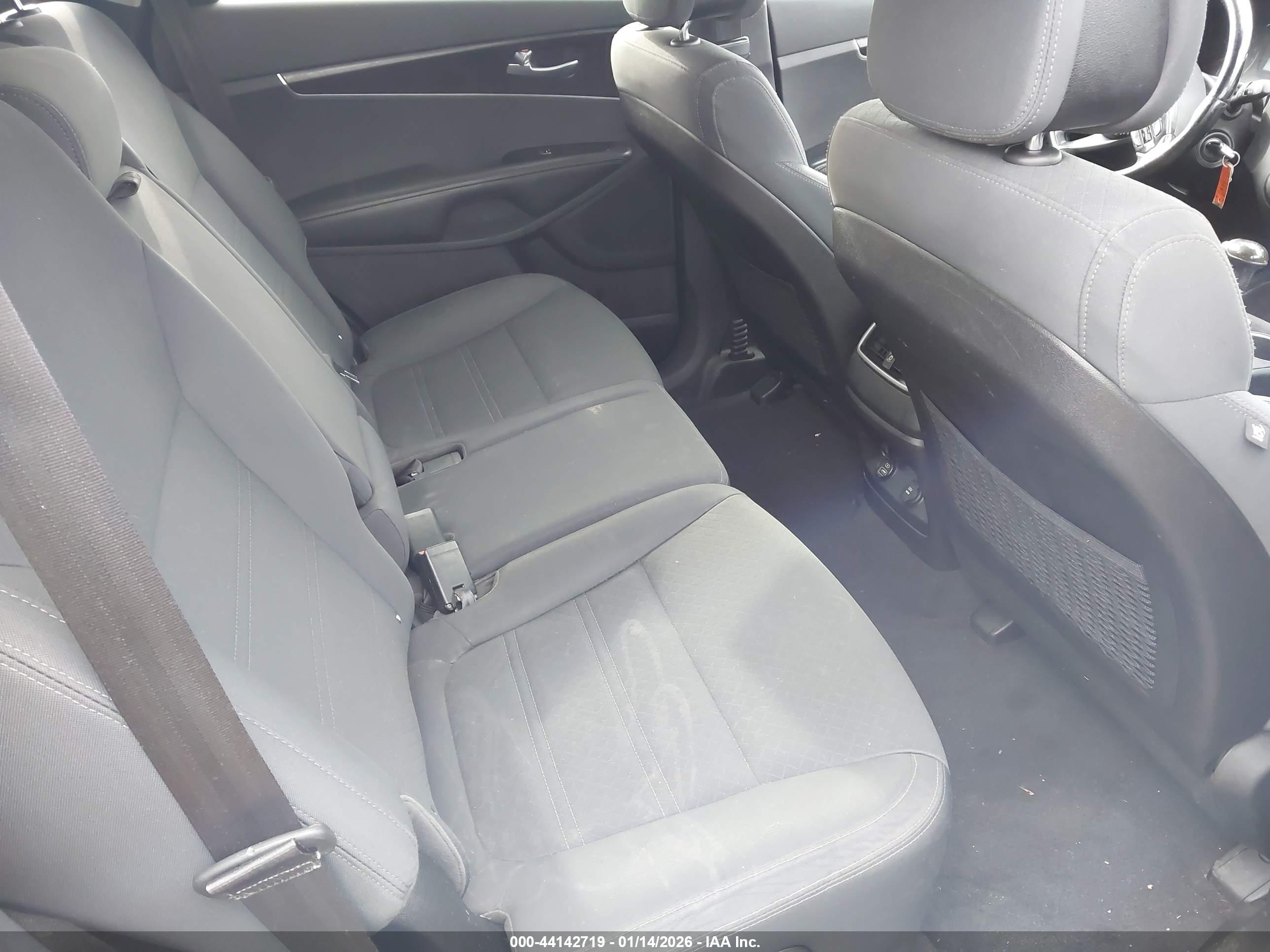 KIA SORENTO image 8