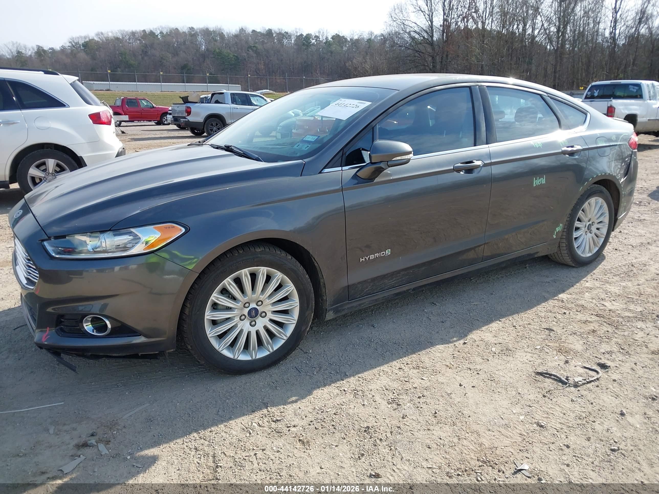 FORD FUSION image 2