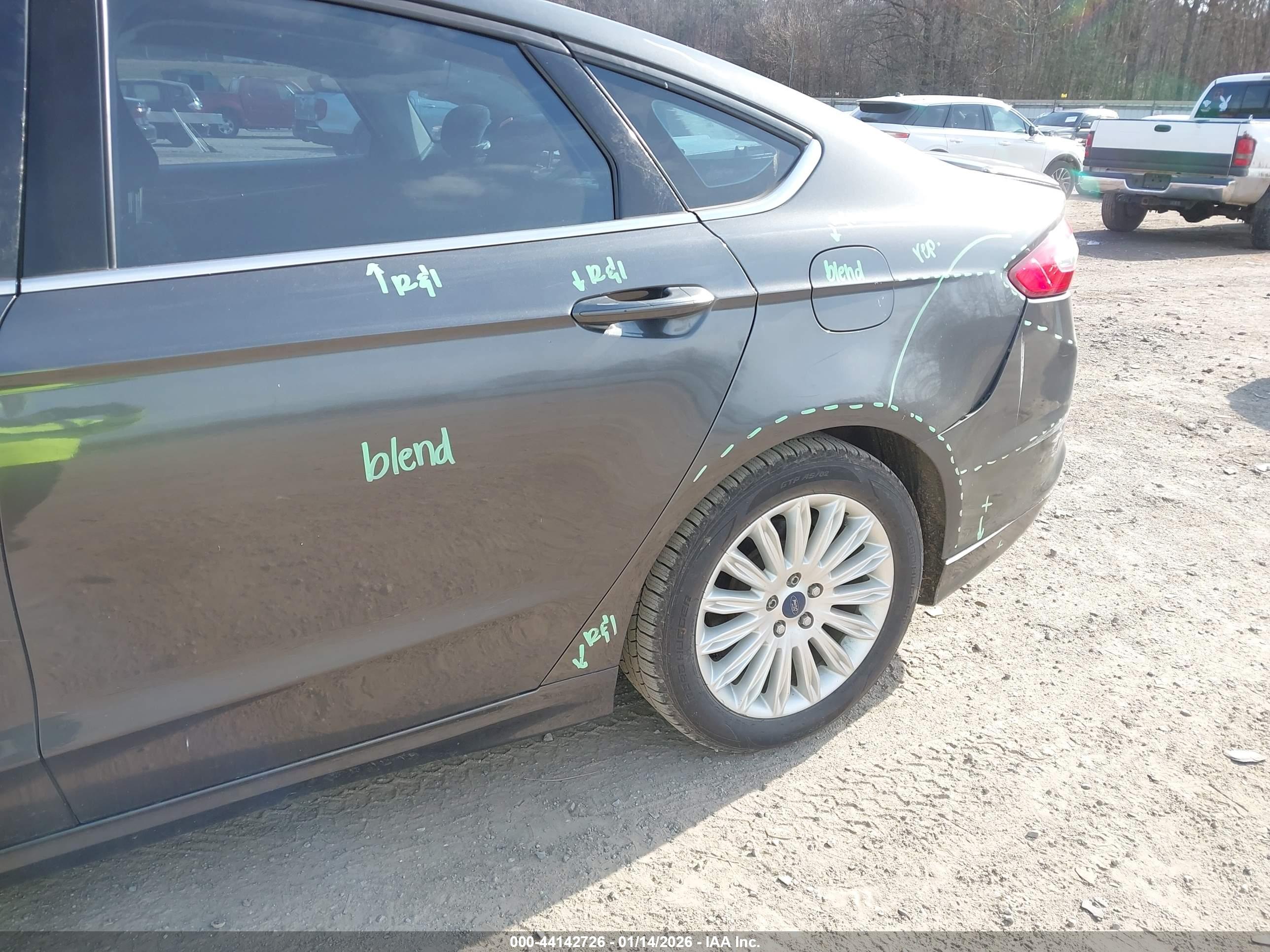 FORD FUSION image 6