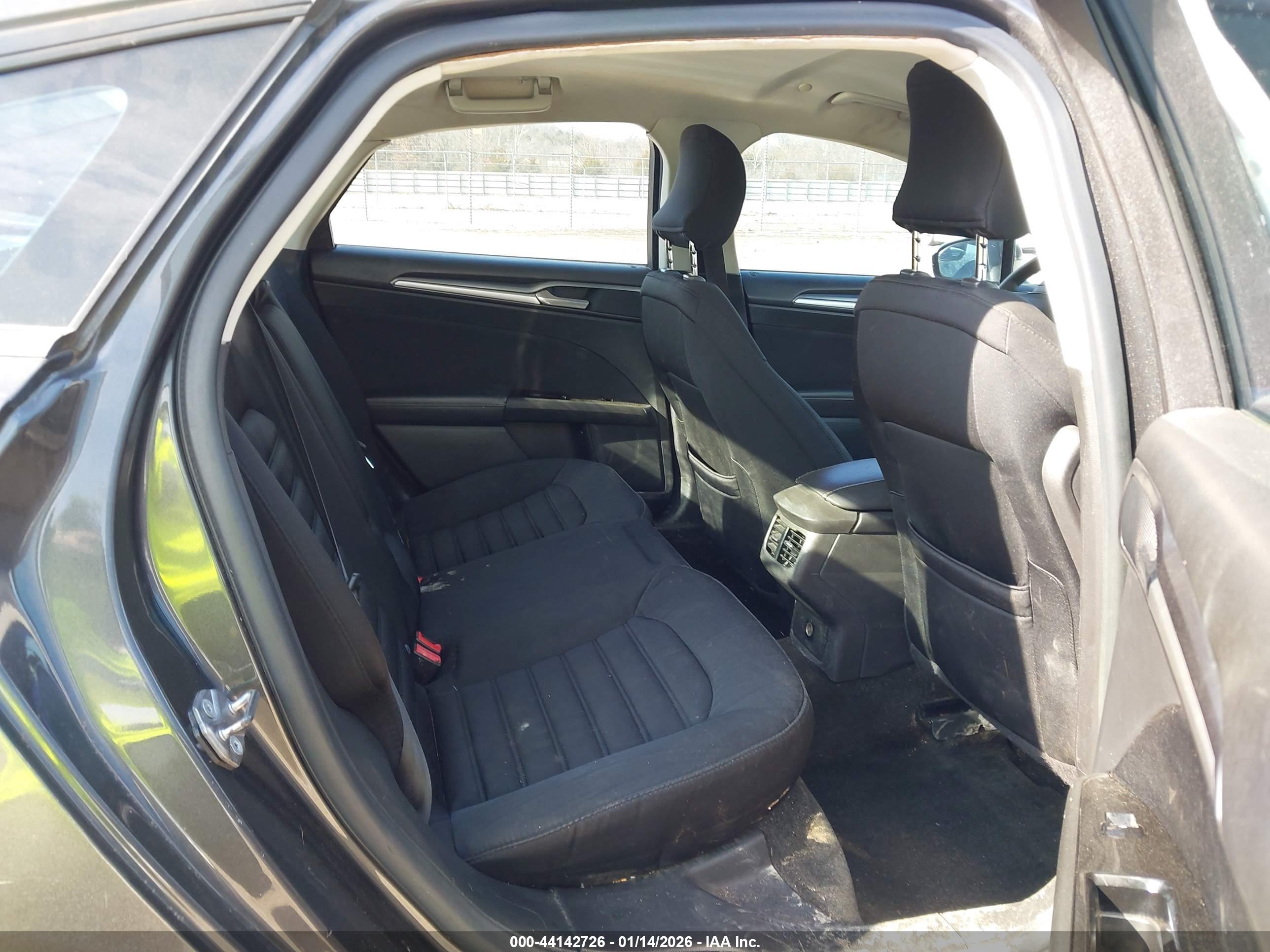 FORD FUSION image 8