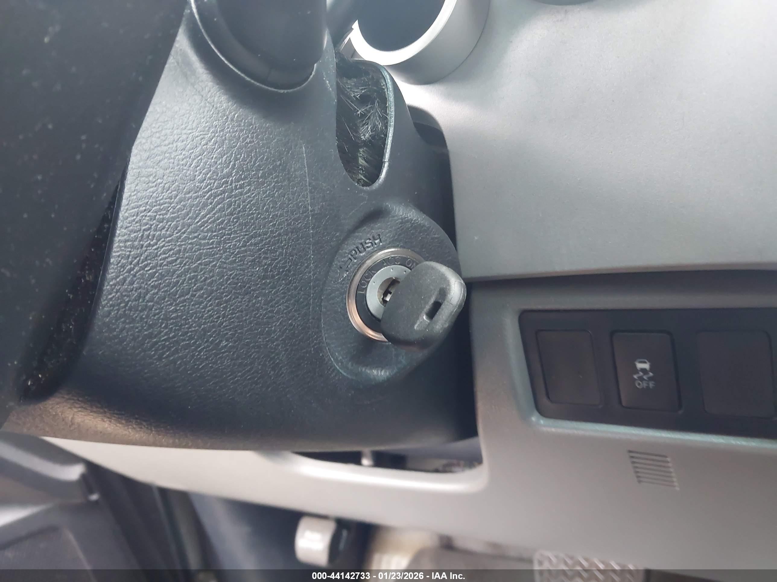 TOYOTA TUNDRA image 11