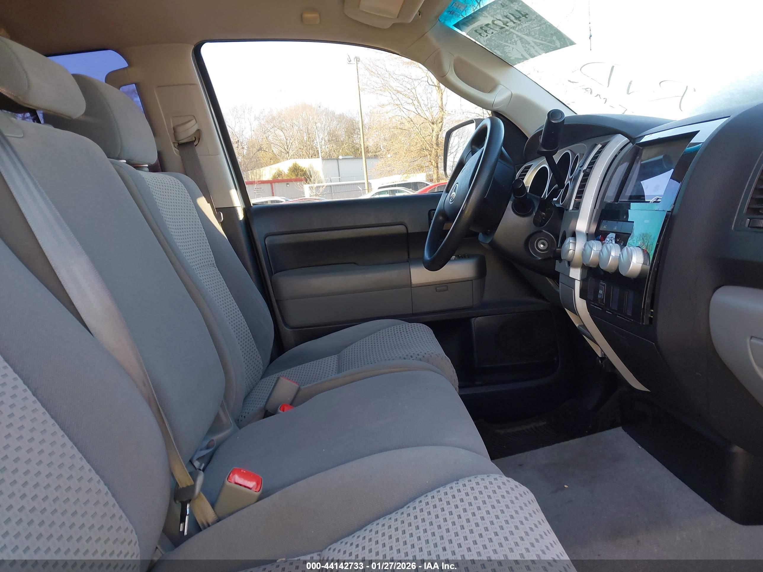 TOYOTA TUNDRA image 5
