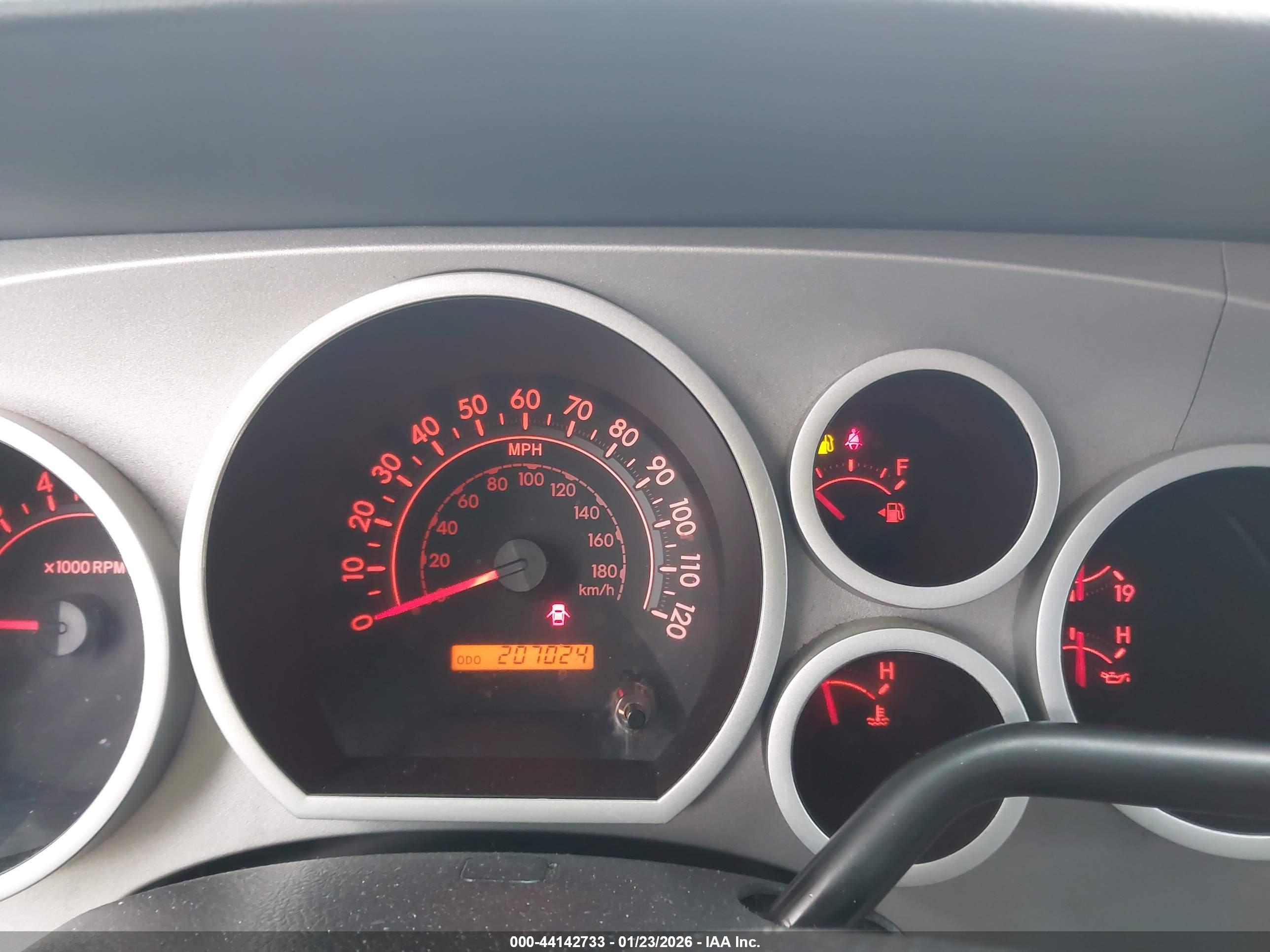 TOYOTA TUNDRA image 7