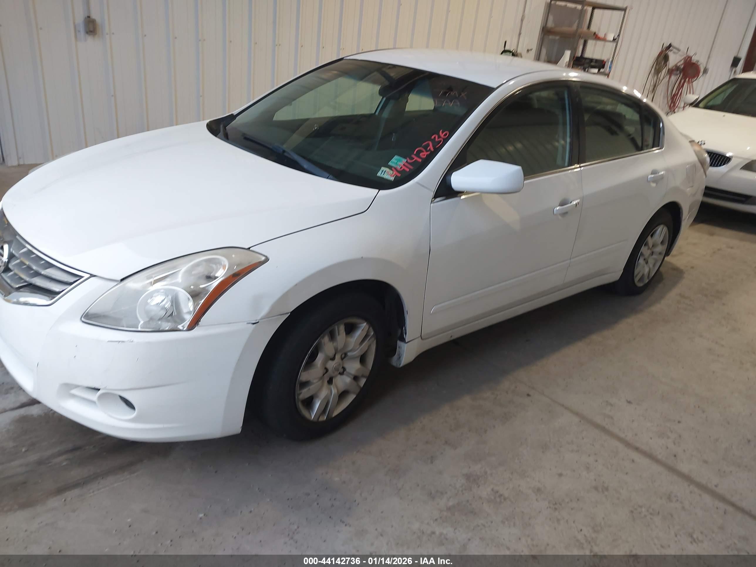 NISSAN ALTIMA image 2
