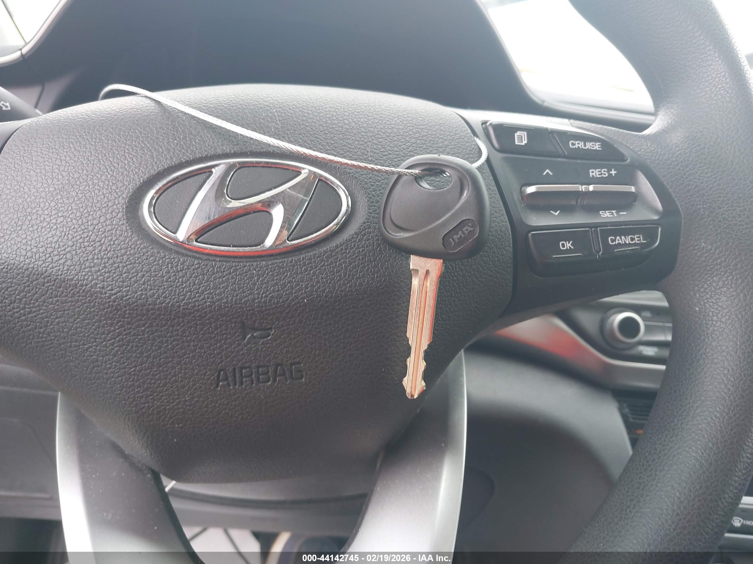 HYUNDAI ELANTRA image 11