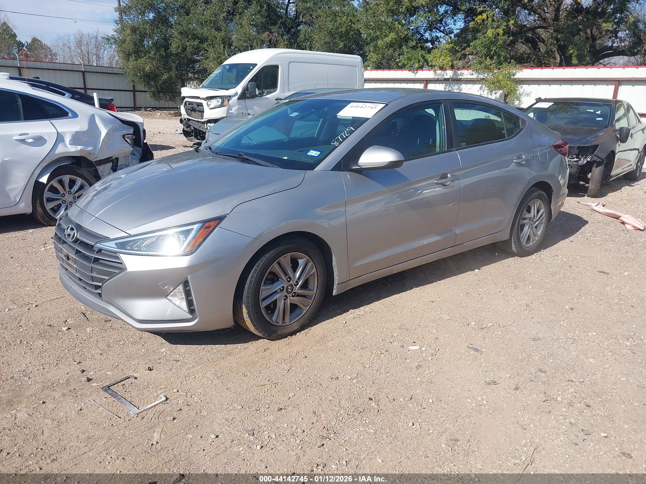 HYUNDAI ELANTRA image 2