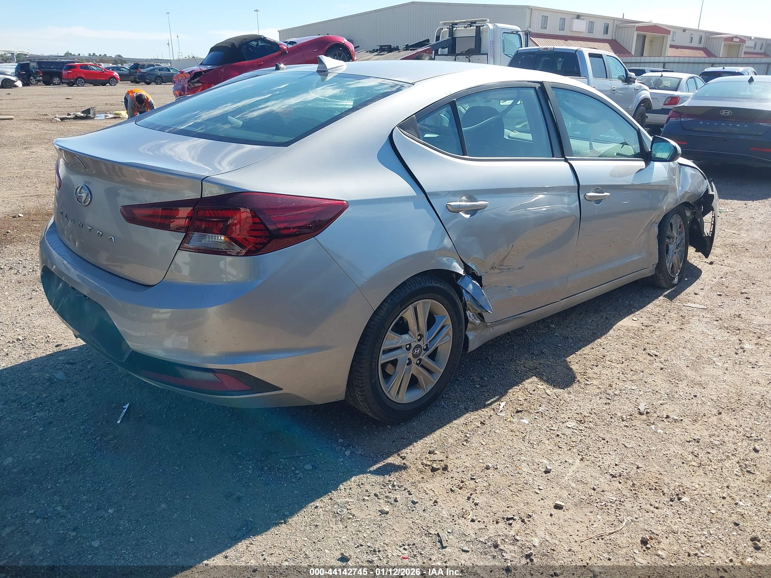 HYUNDAI ELANTRA image 4