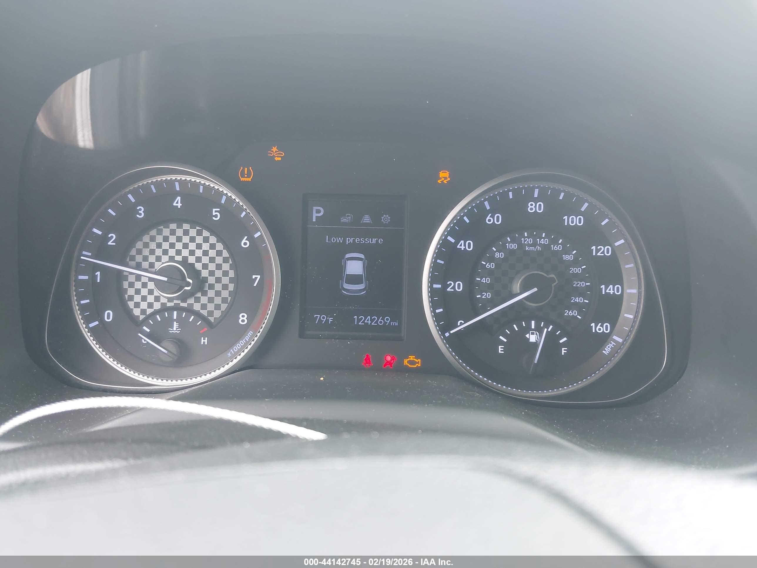 HYUNDAI ELANTRA image 7