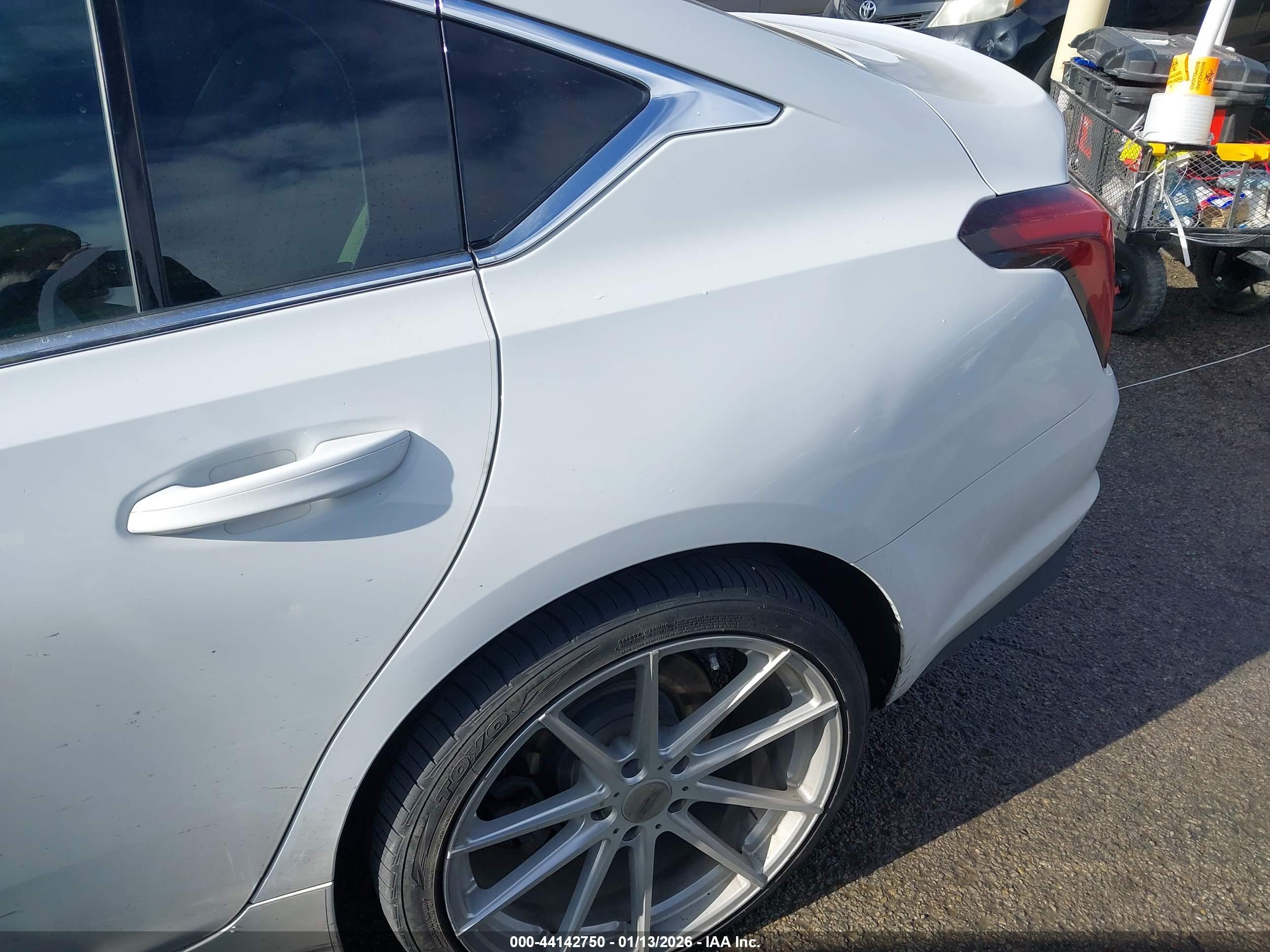 CADILLAC CT5 image 6