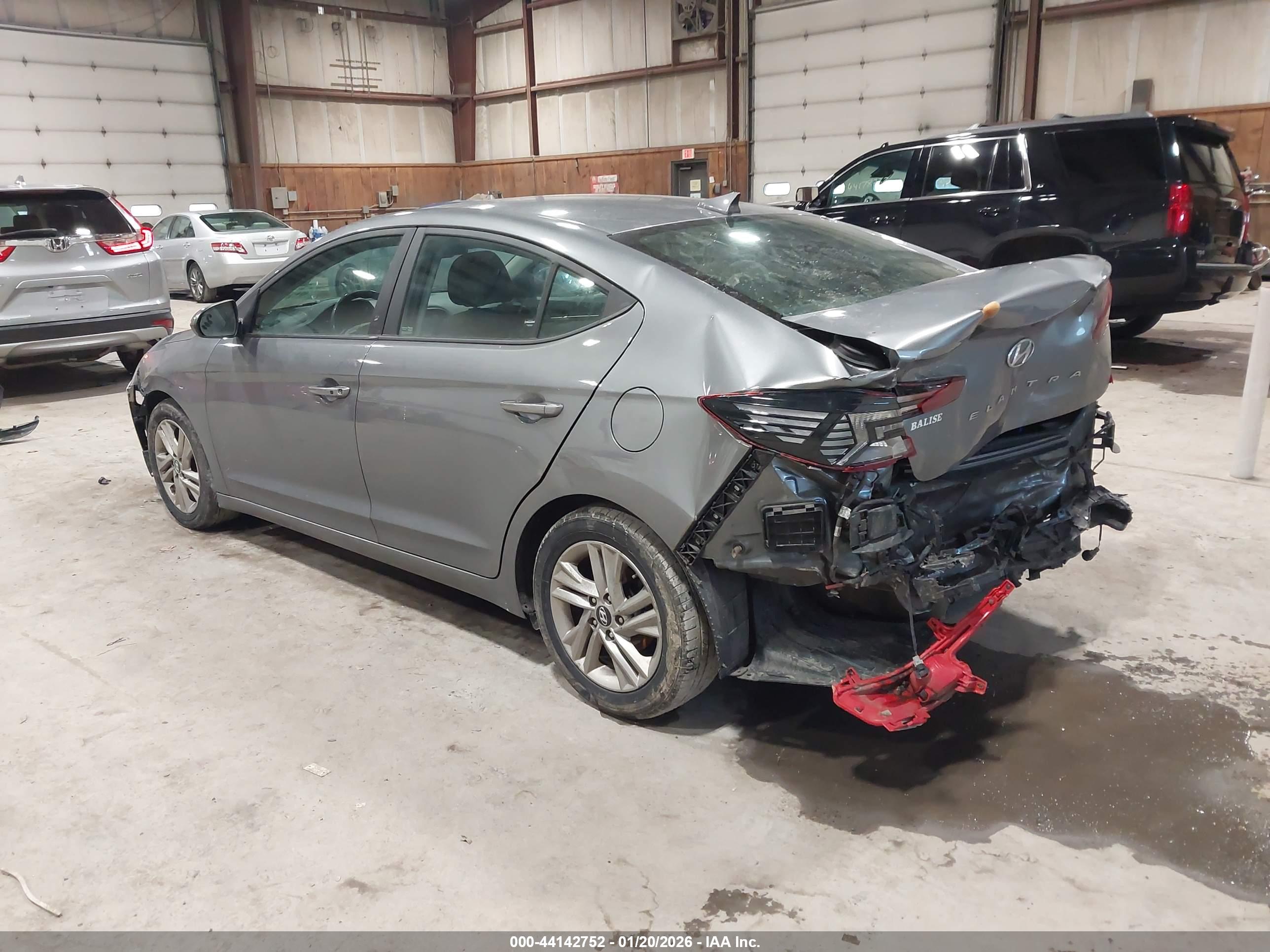 HYUNDAI ELANTRA image 3