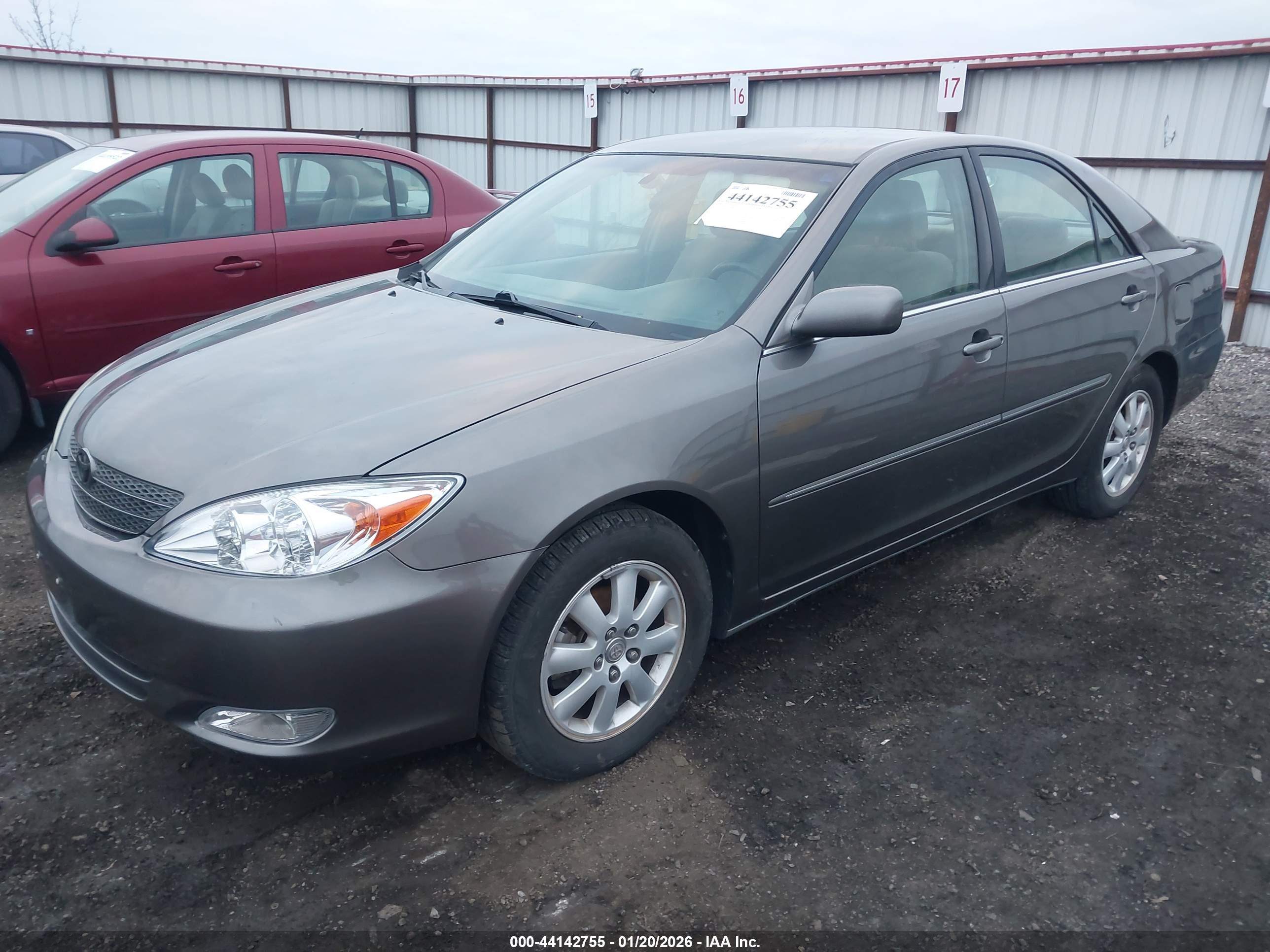 TOYOTA CAMRY image 2
