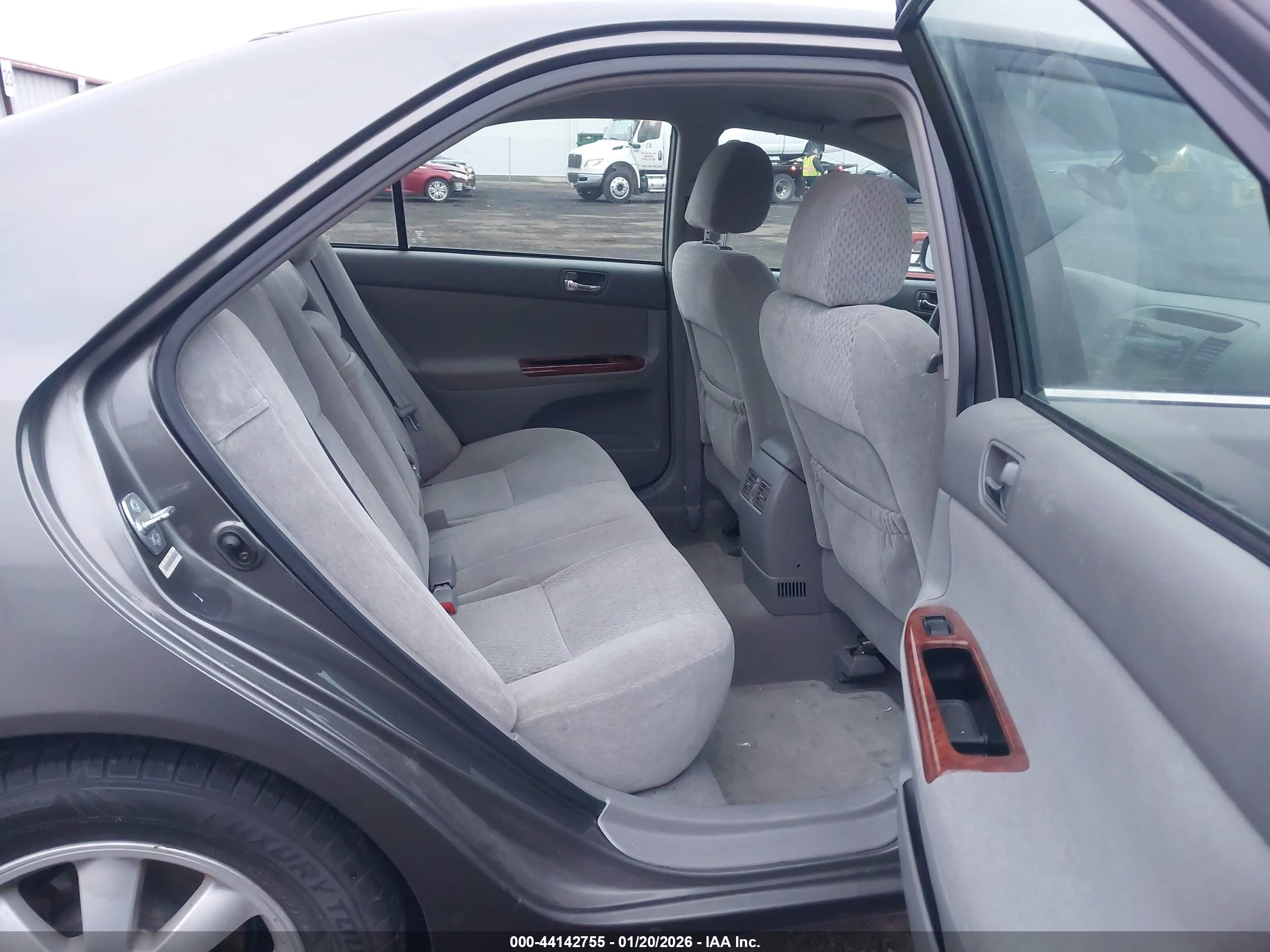 TOYOTA CAMRY image 8