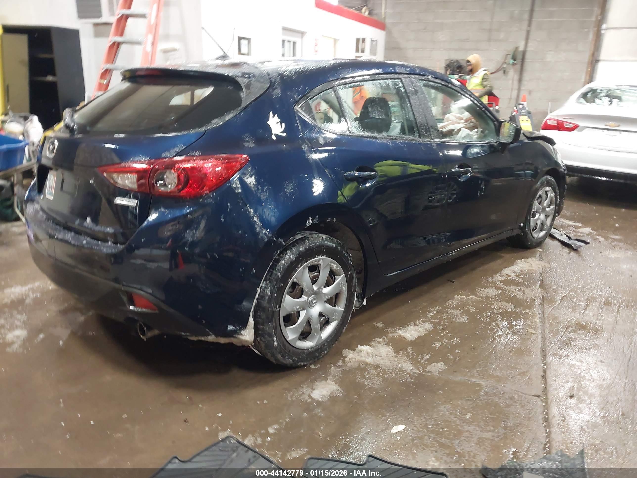 MAZDA MAZDA3 image 4