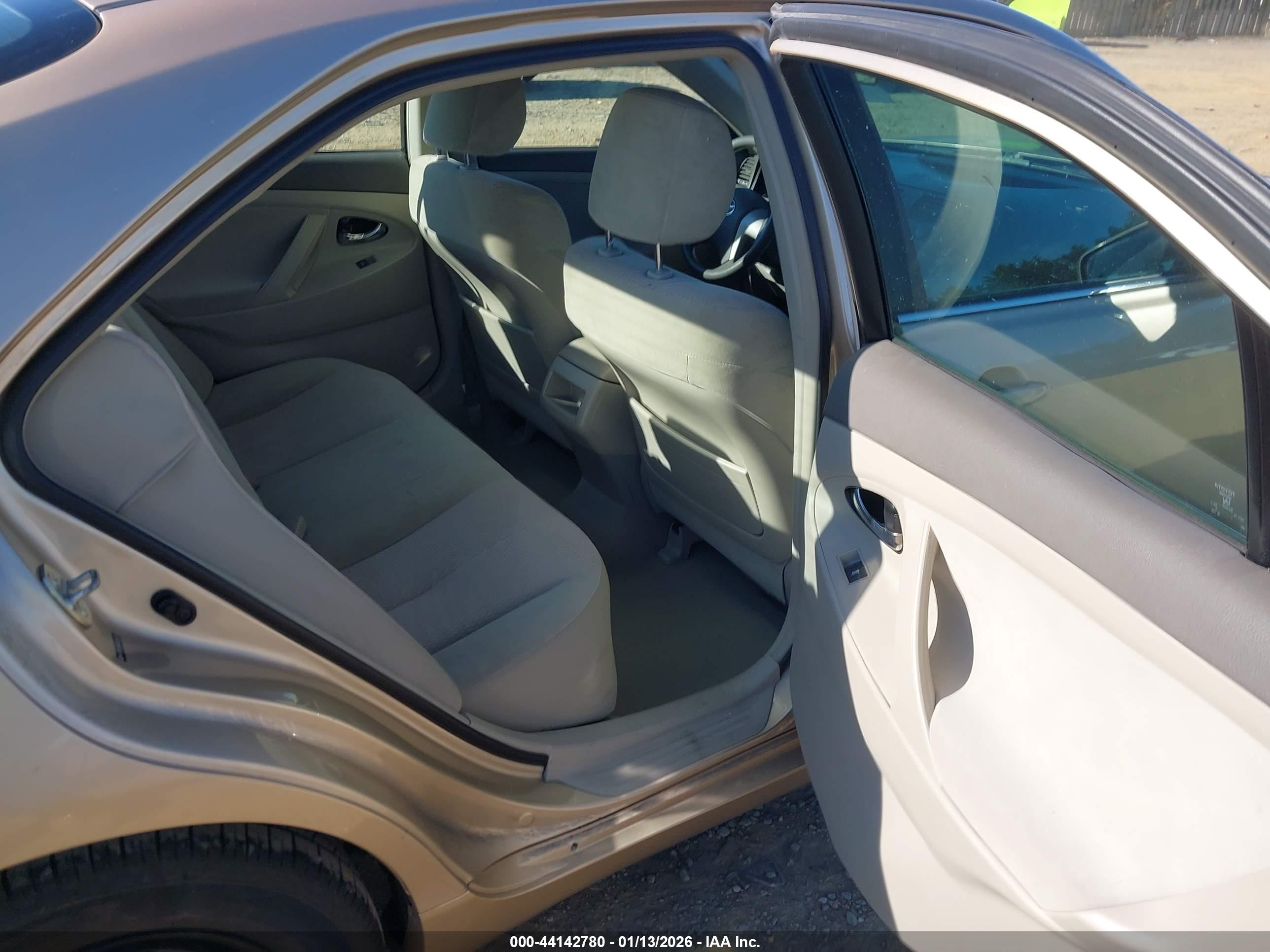 TOYOTA CAMRY image 8
