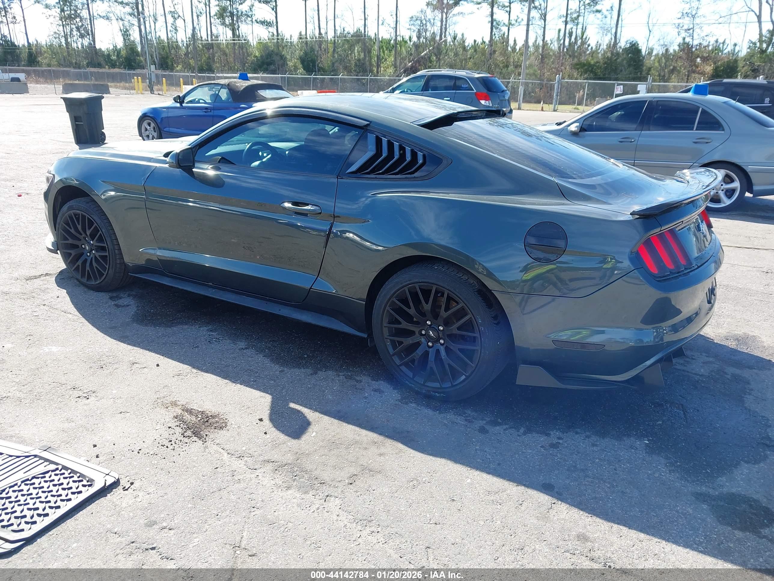 FORD MUSTANG image 3