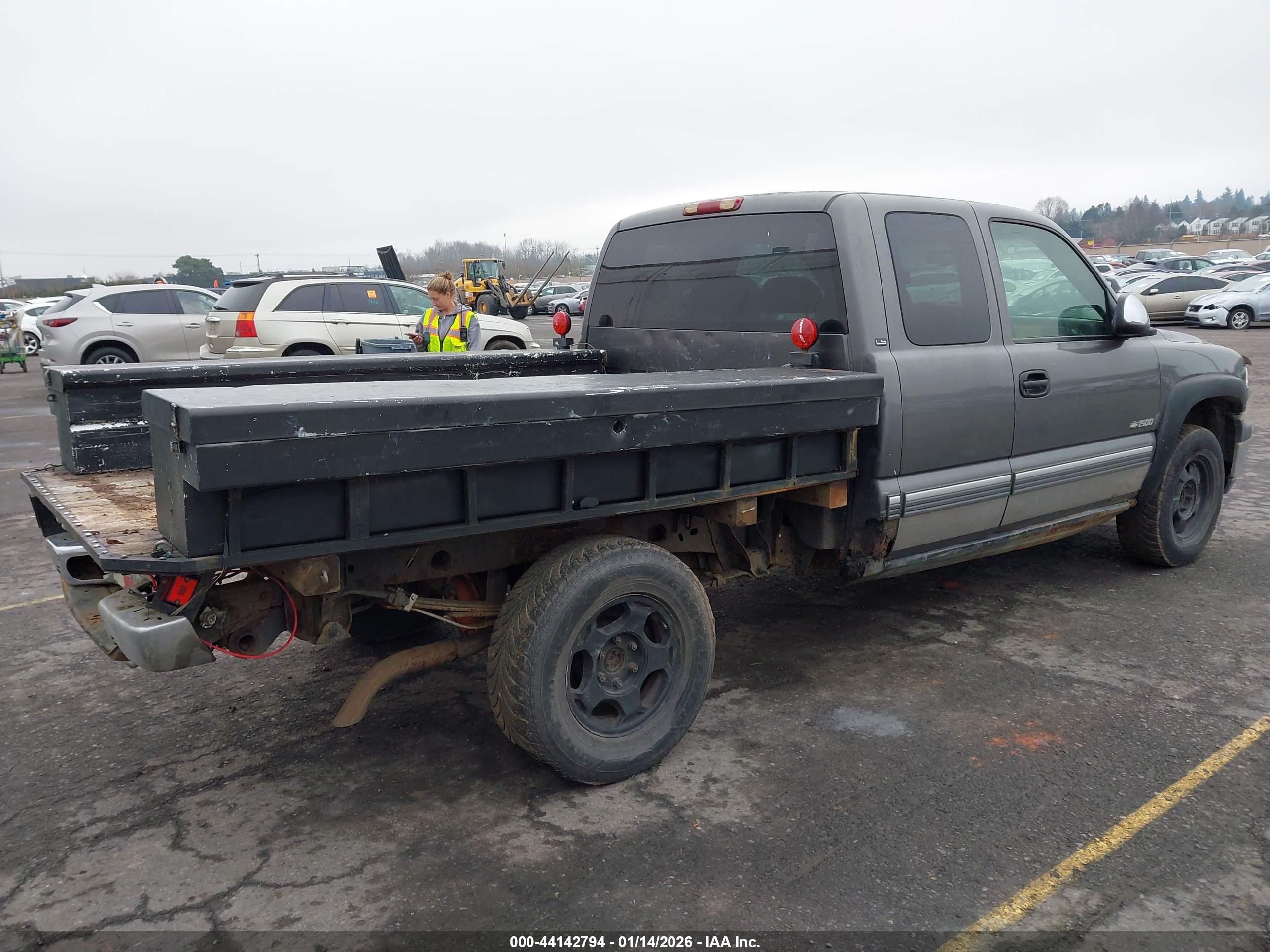 CHEVROLET SILVERADO image 6