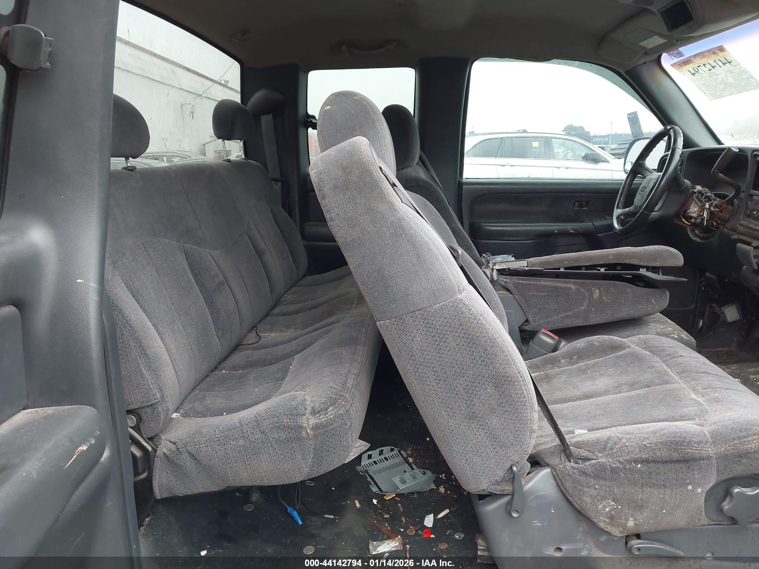 CHEVROLET SILVERADO image 8