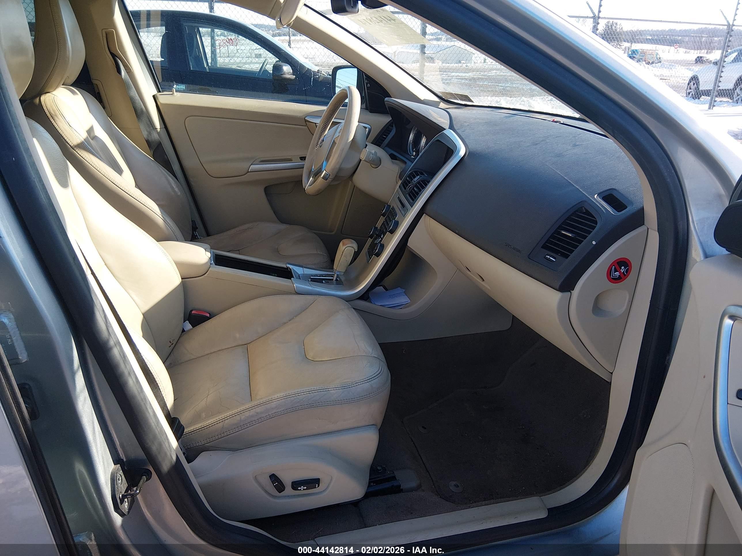 VOLVO XC60 image 5