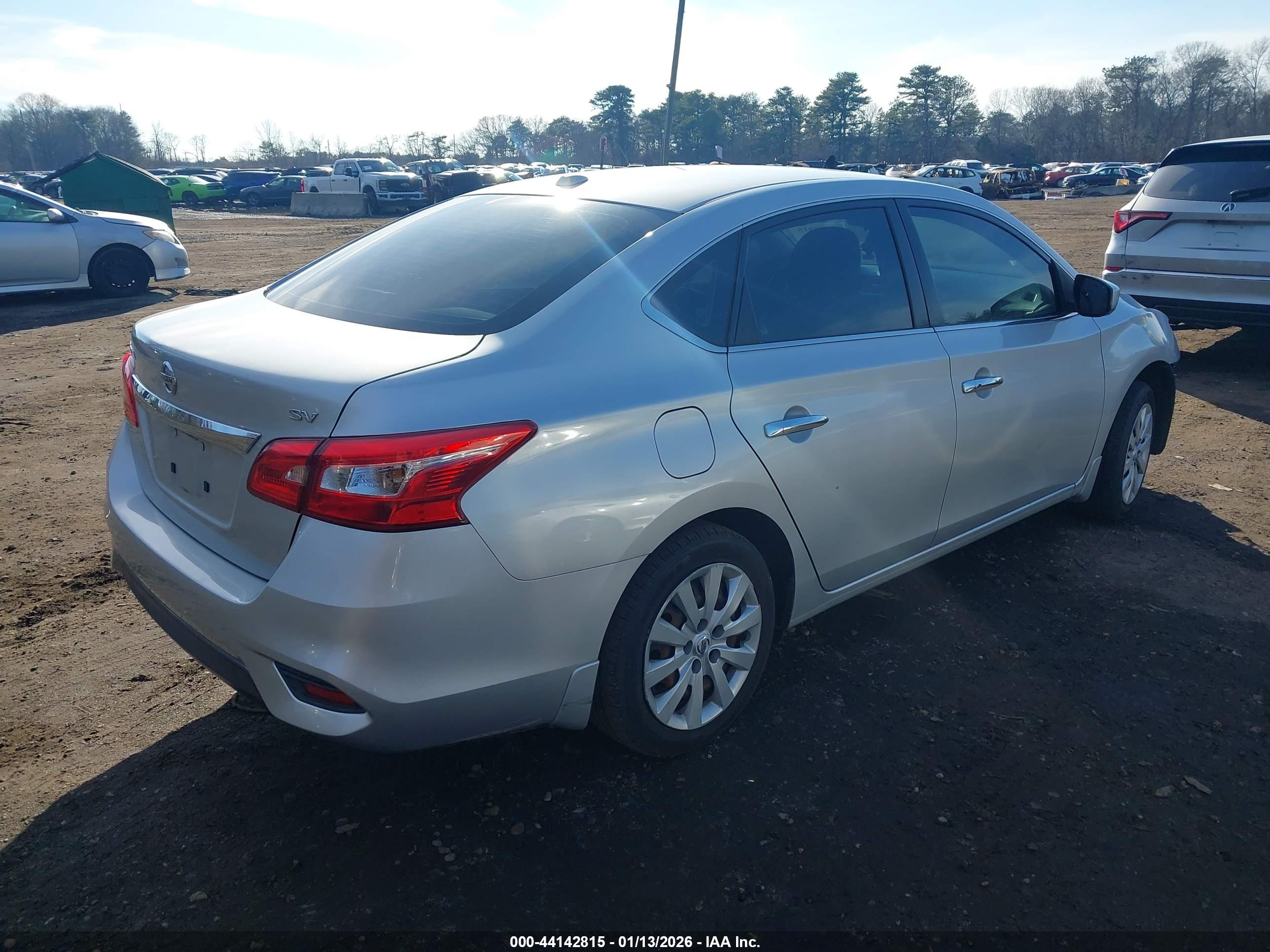 NISSAN SENTRA image 4