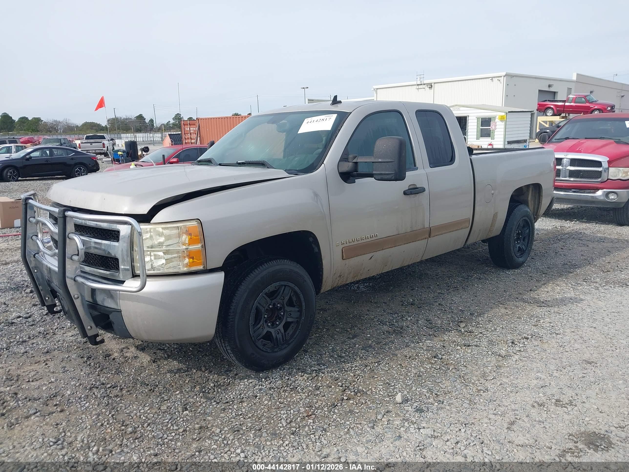 CHEVROLET SILVERADO image 2