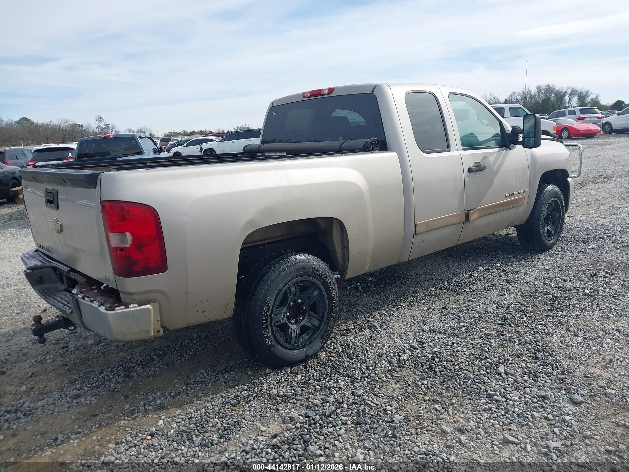 CHEVROLET SILVERADO image 4