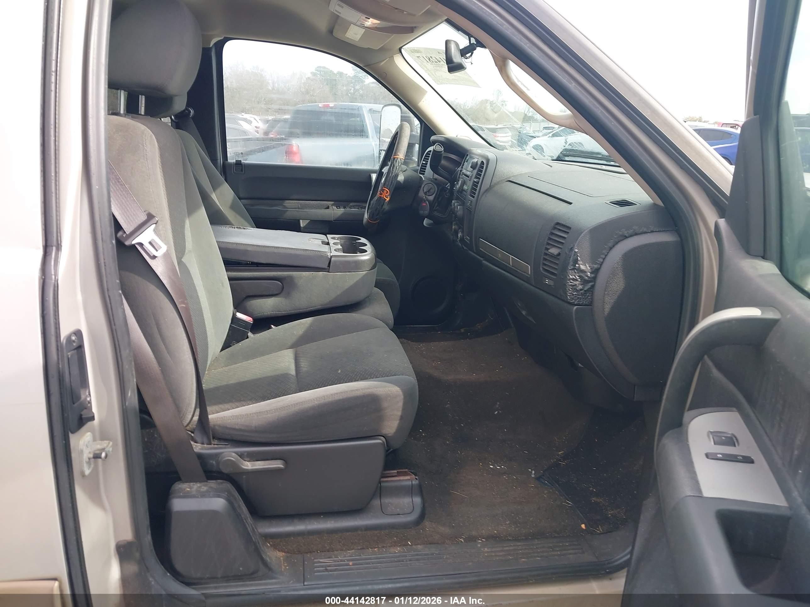 CHEVROLET SILVERADO image 5