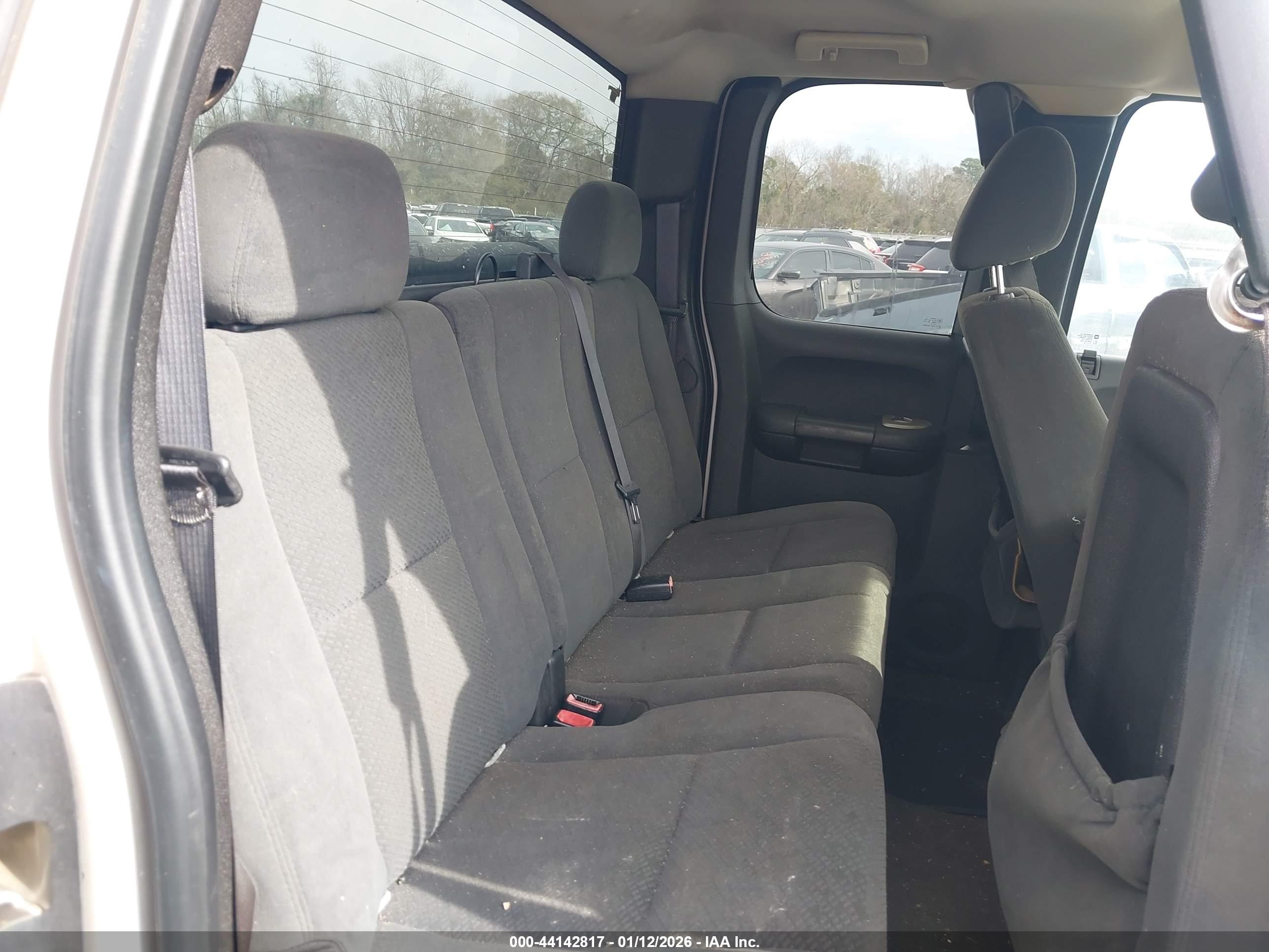 CHEVROLET SILVERADO image 8