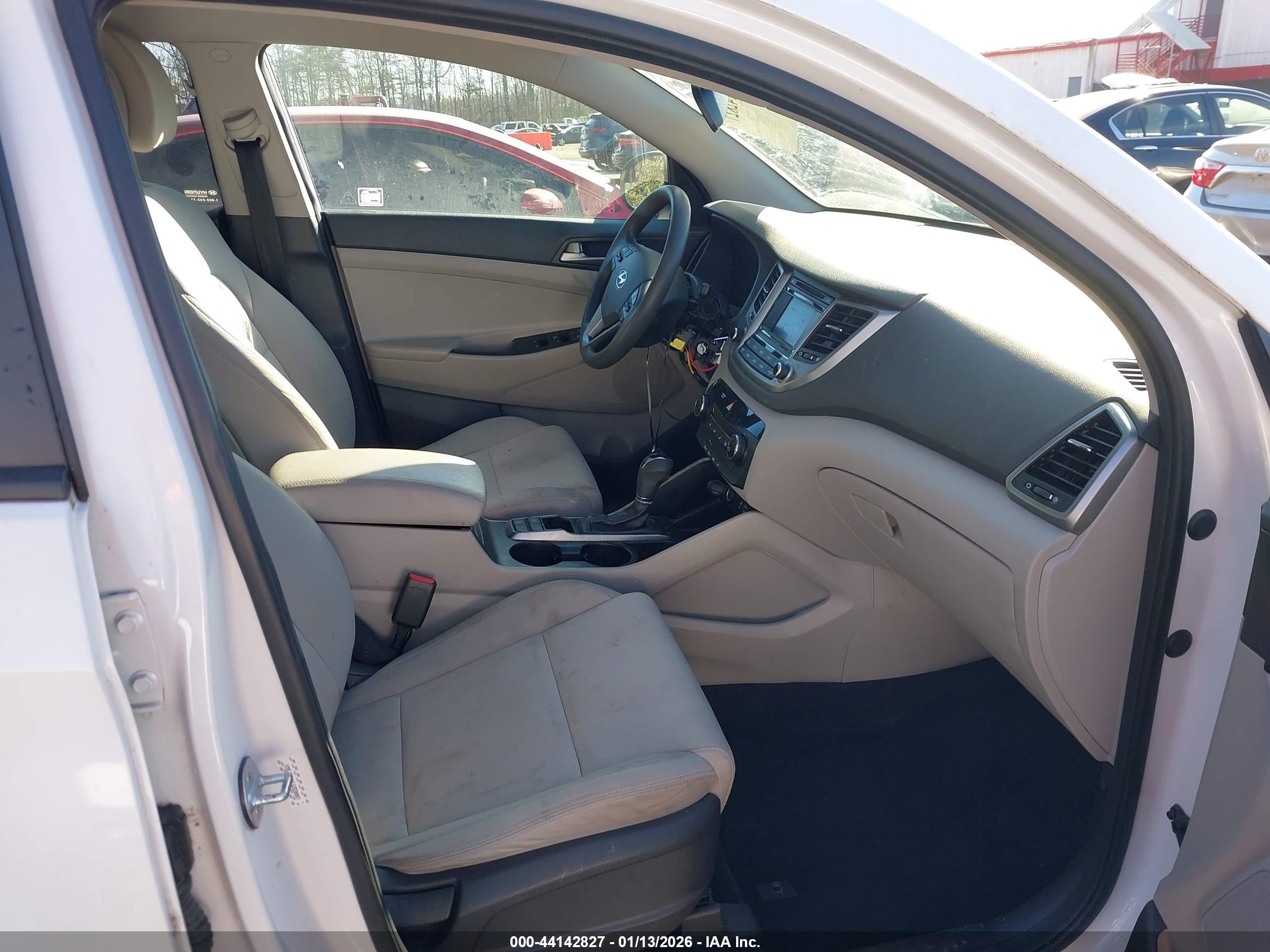 HYUNDAI TUCSON image 5