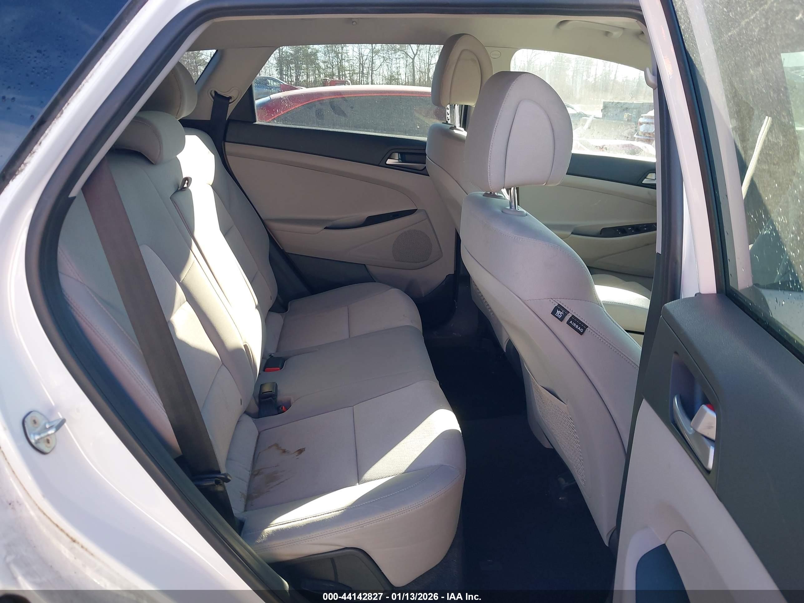 HYUNDAI TUCSON image 8