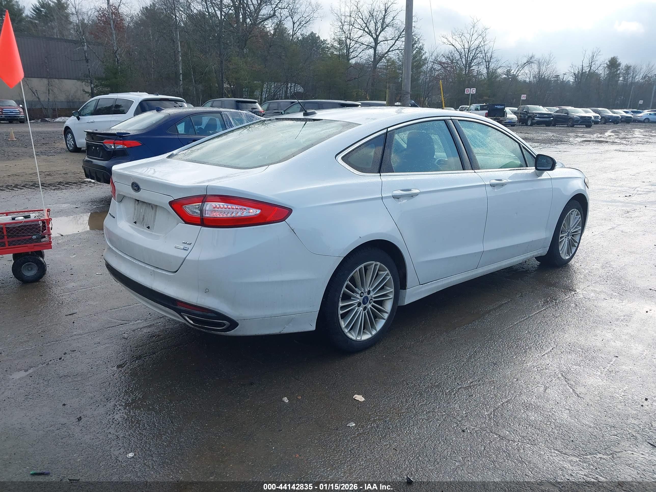 FORD FUSION image 4