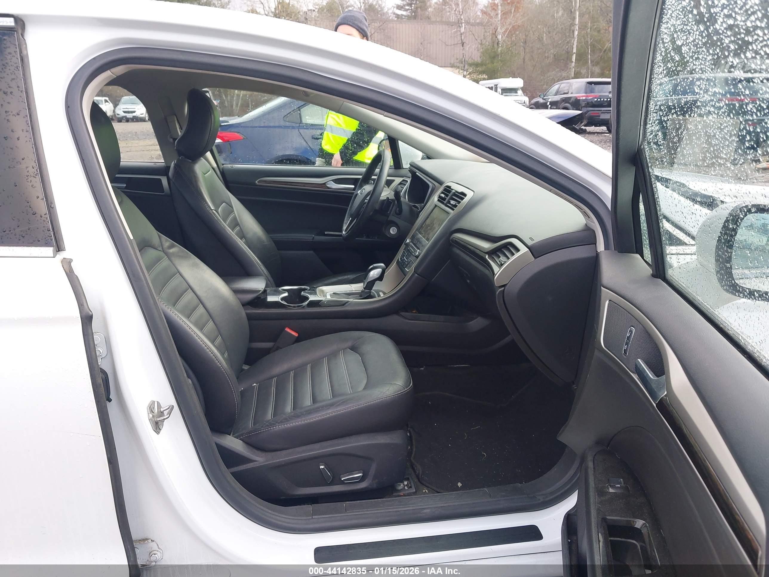 FORD FUSION image 5