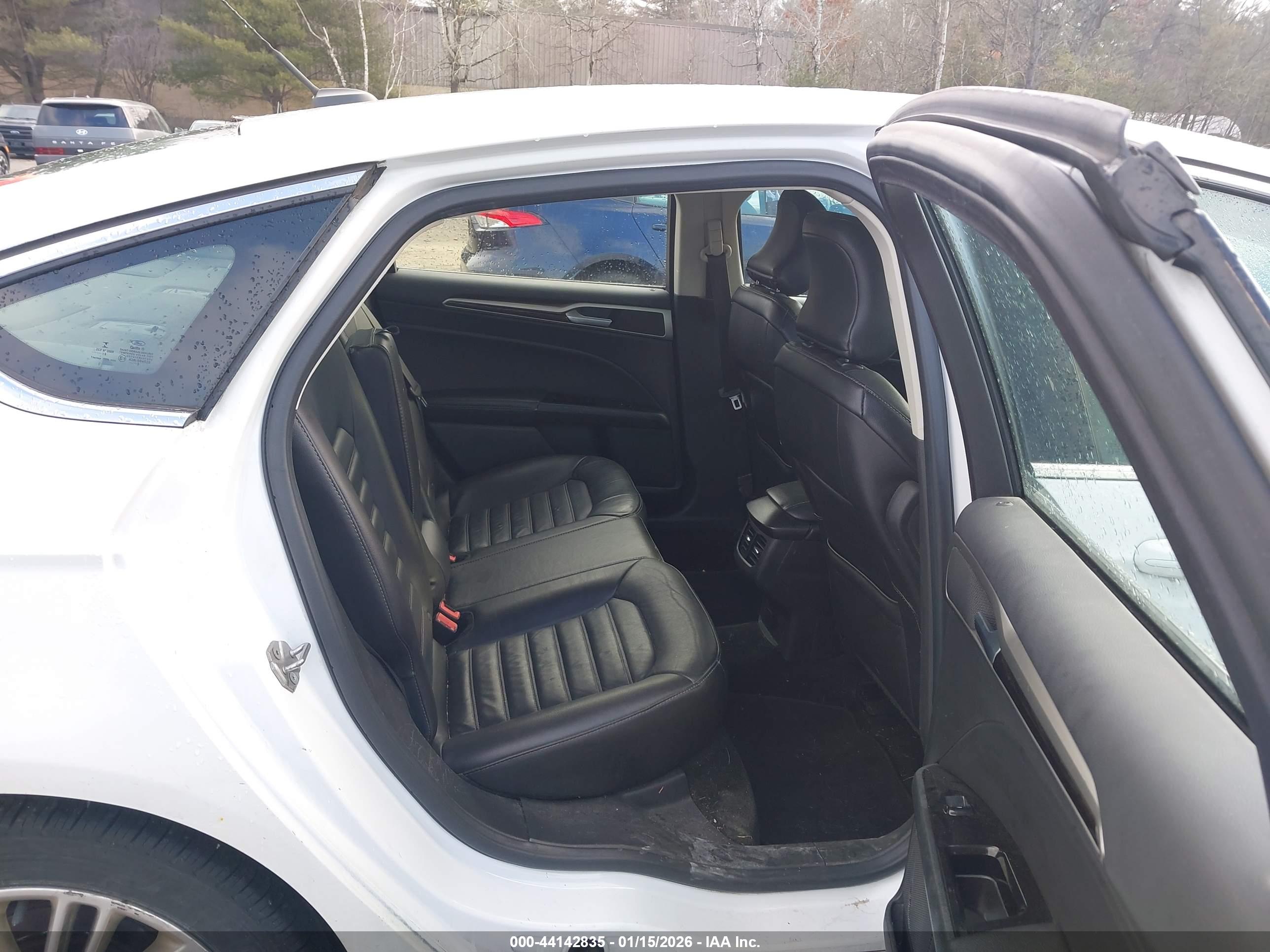 FORD FUSION image 8