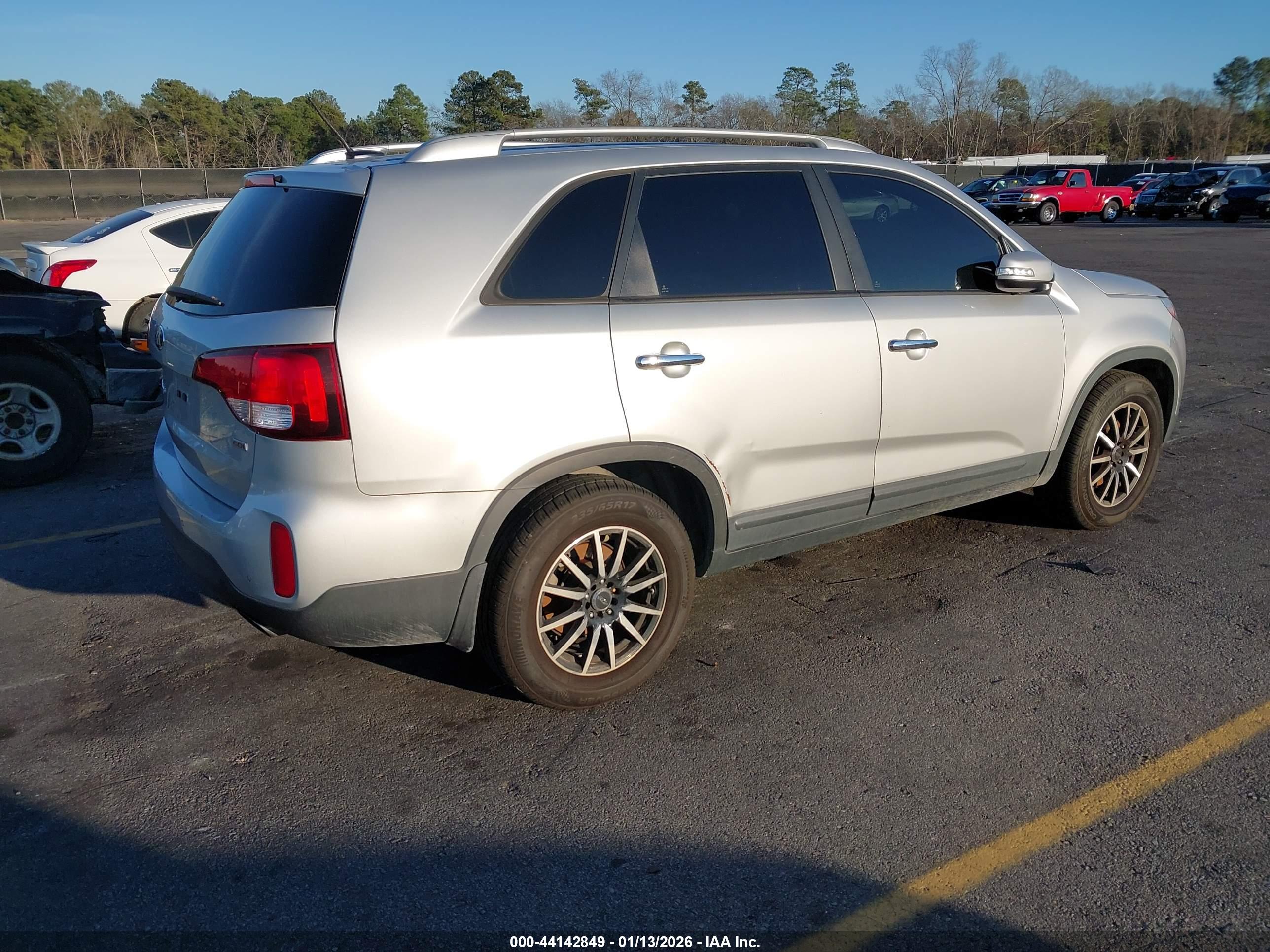 KIA SORENTO image 4