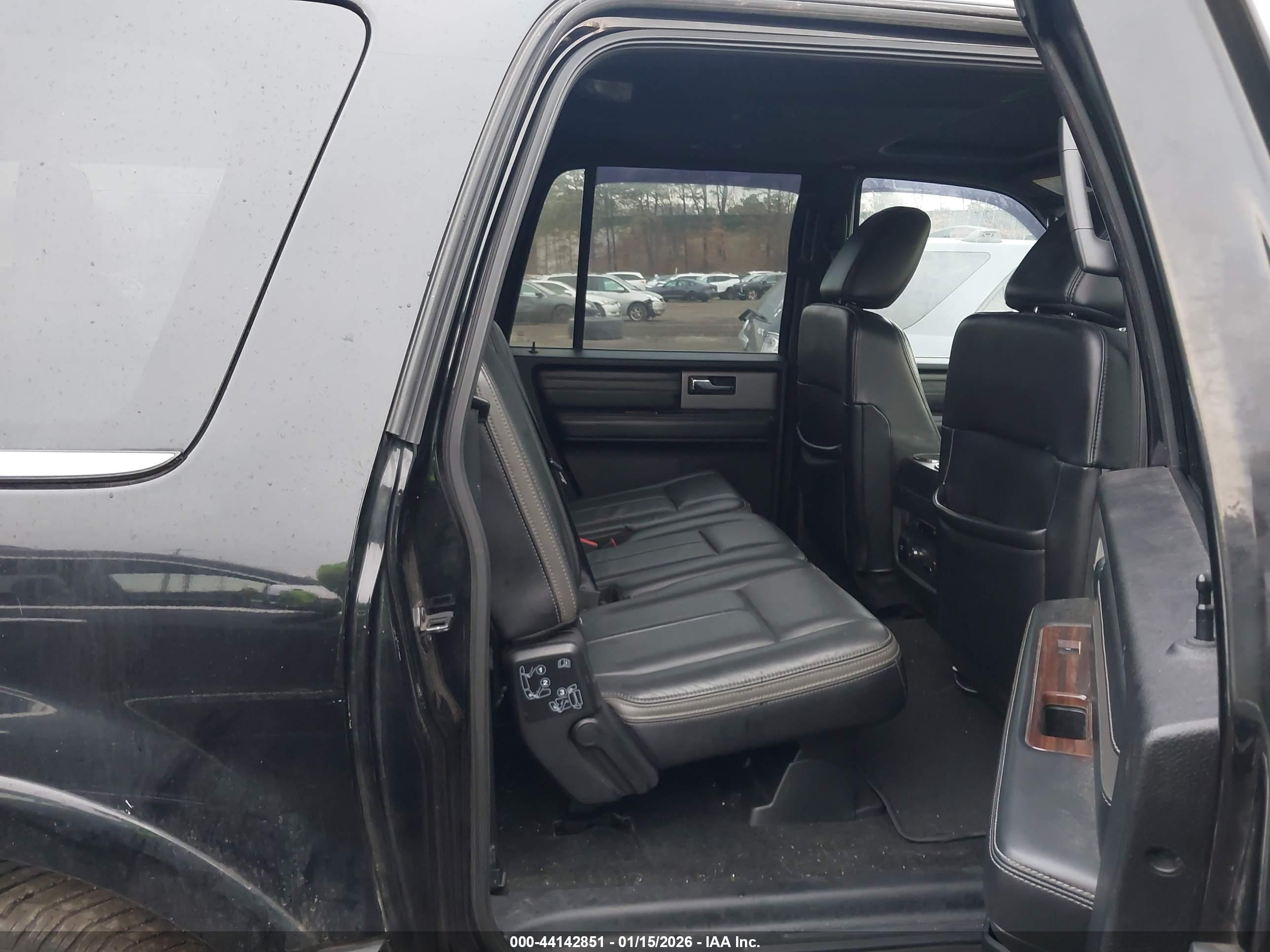 FORD EXPEDITION image 8