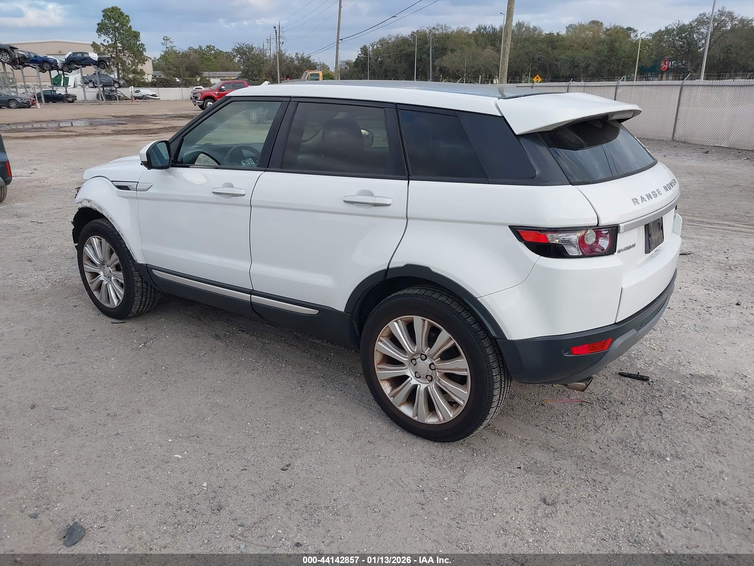 LAND ROVER image 3
