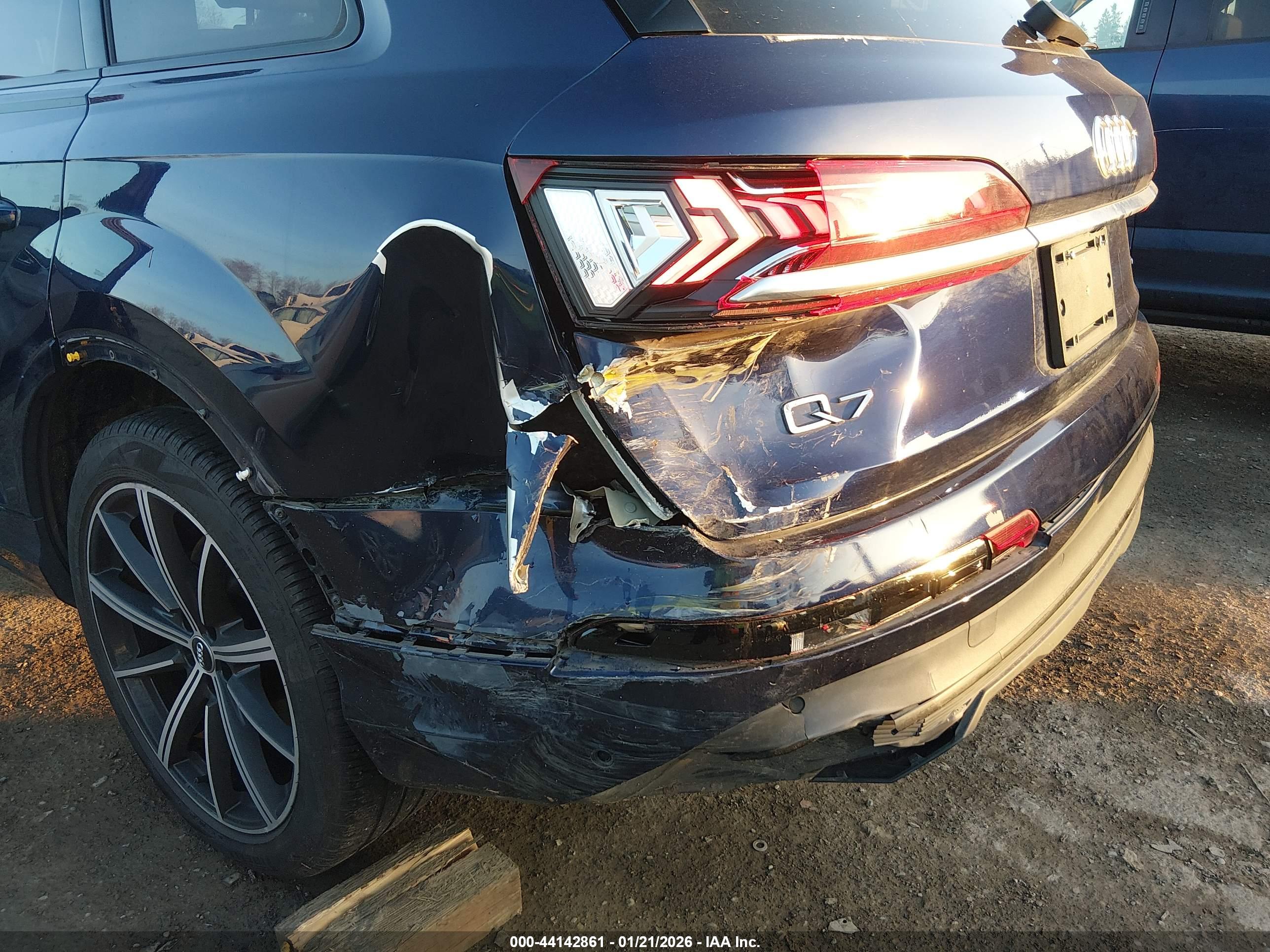 AUDI Q7 image 6
