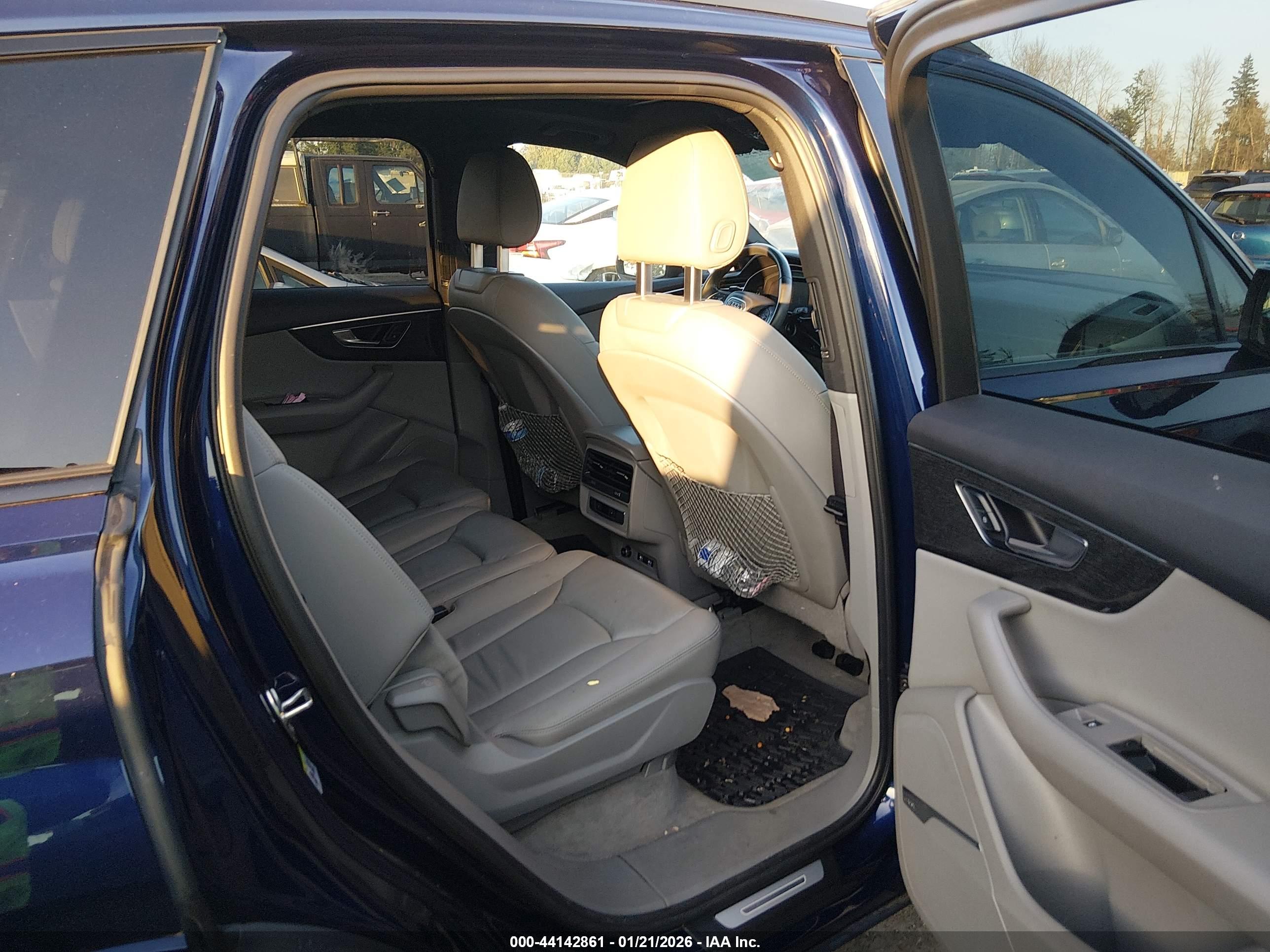 AUDI Q7 image 8