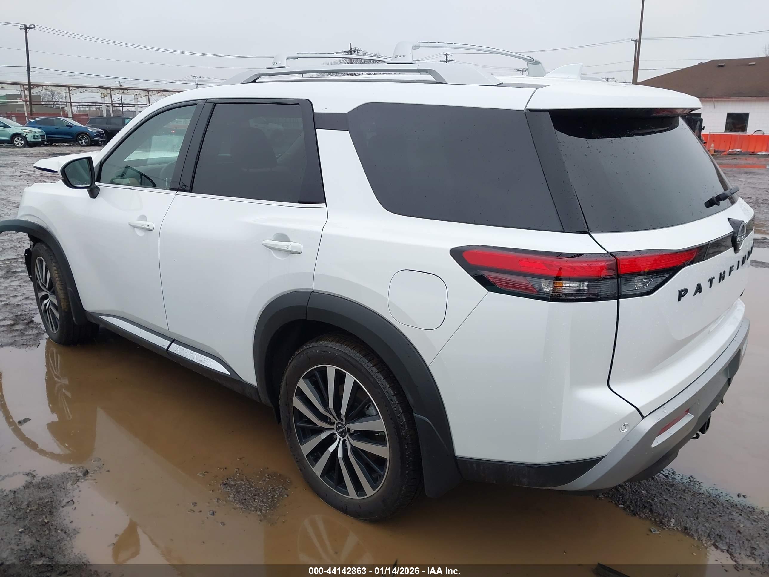 NISSAN PATHFINDER image 3
