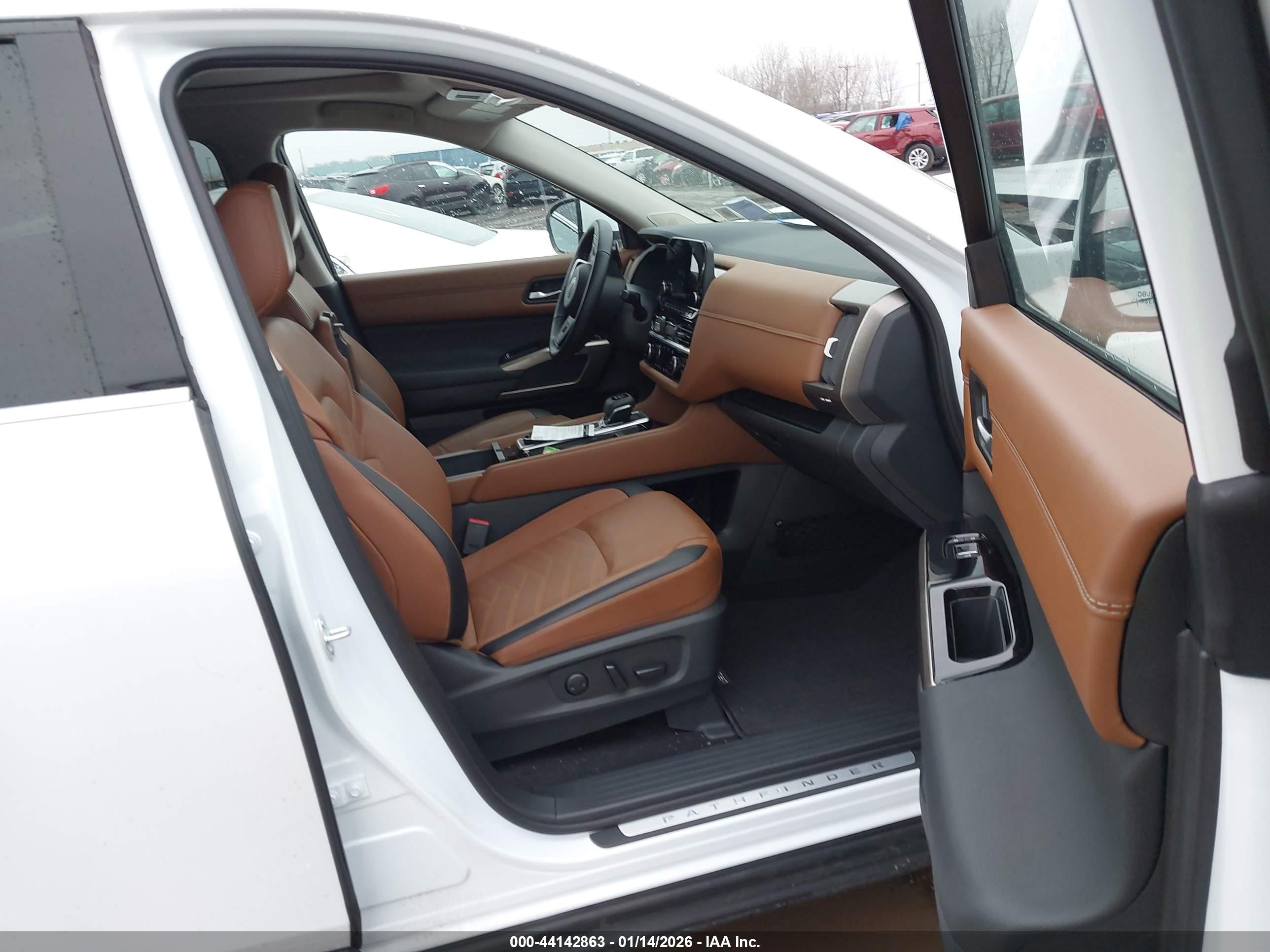 NISSAN PATHFINDER image 5