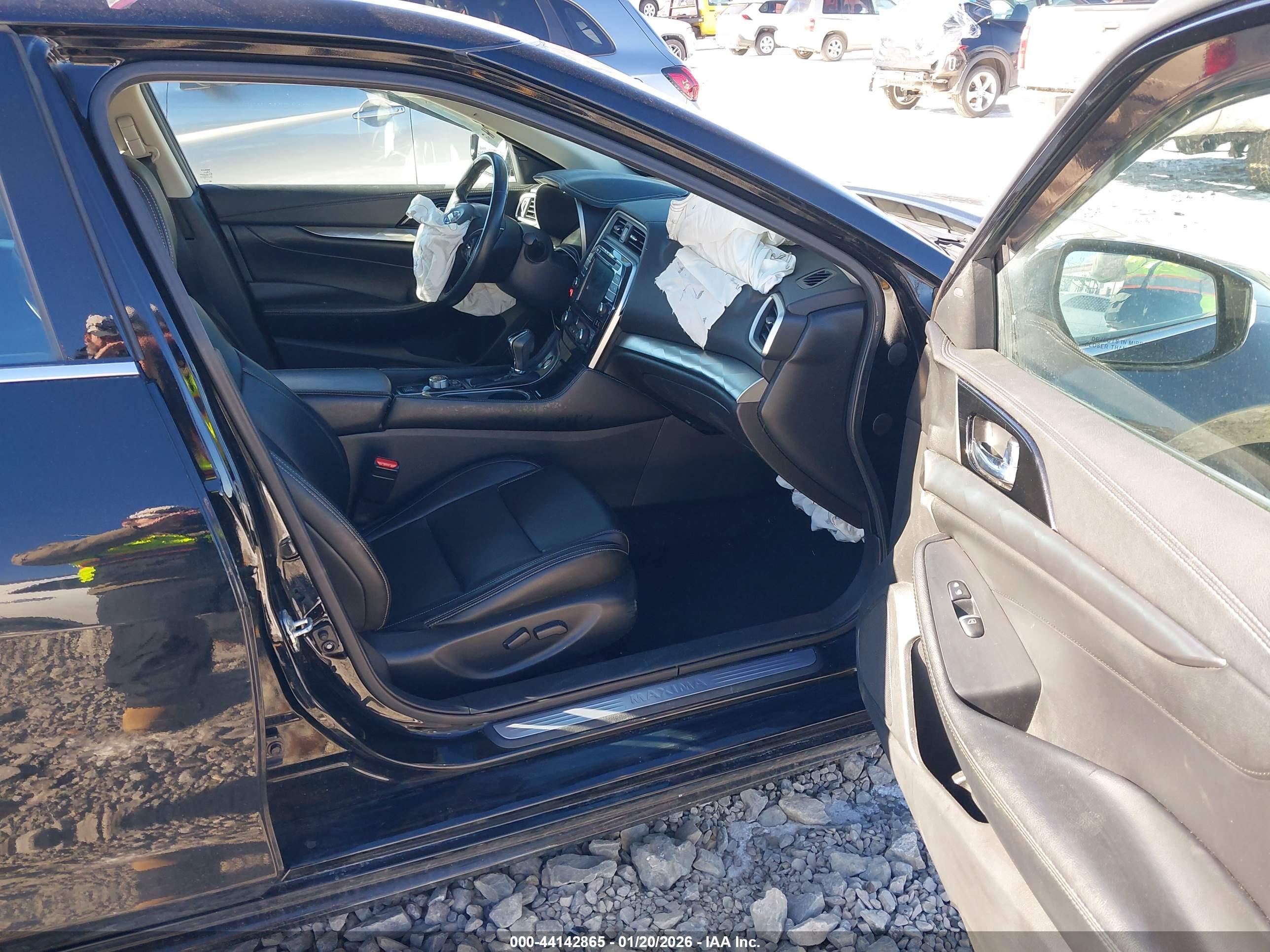 NISSAN MAXIMA image 5