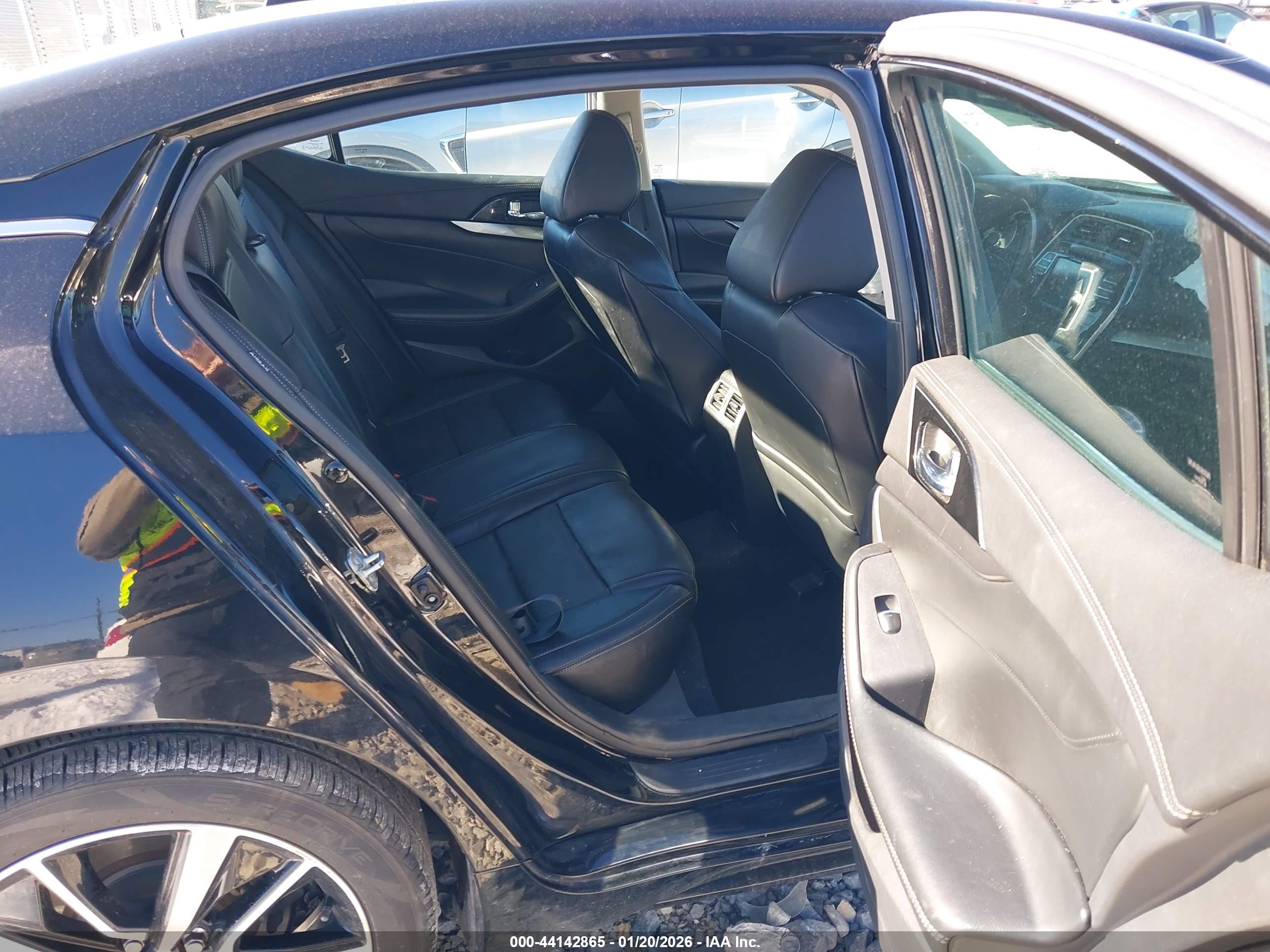 NISSAN MAXIMA image 8