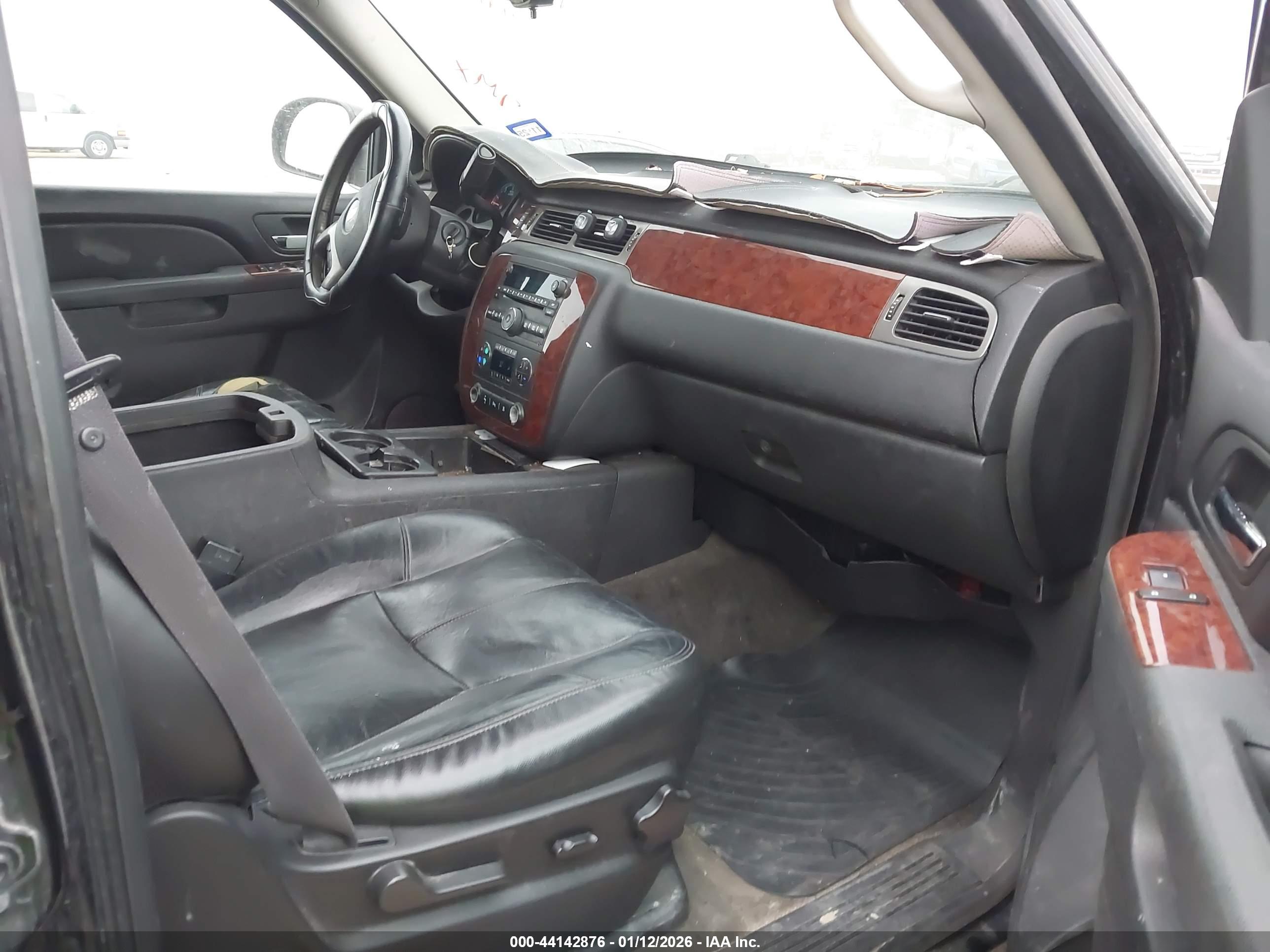 CHEVROLET TAHOE image 5