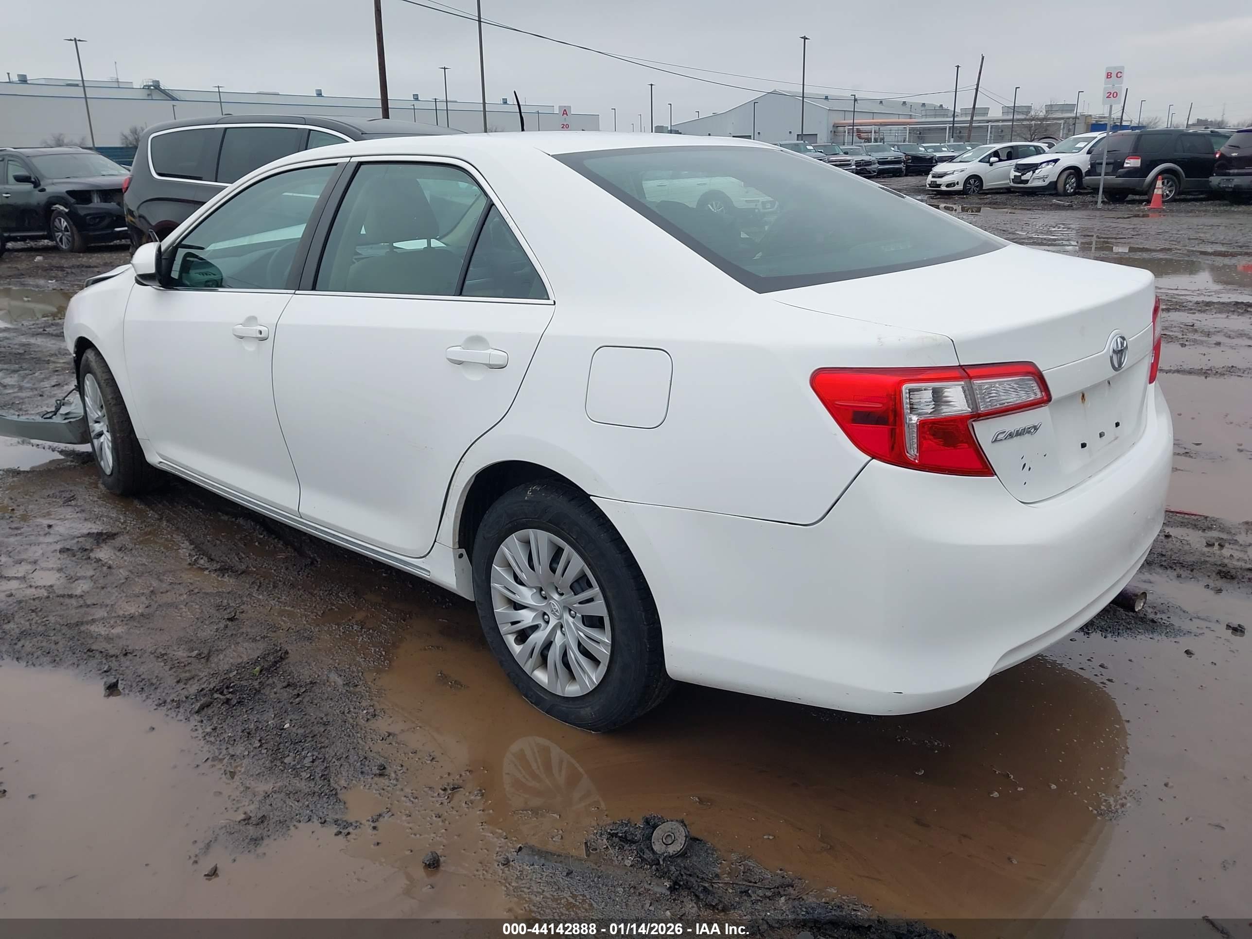 TOYOTA CAMRY image 3