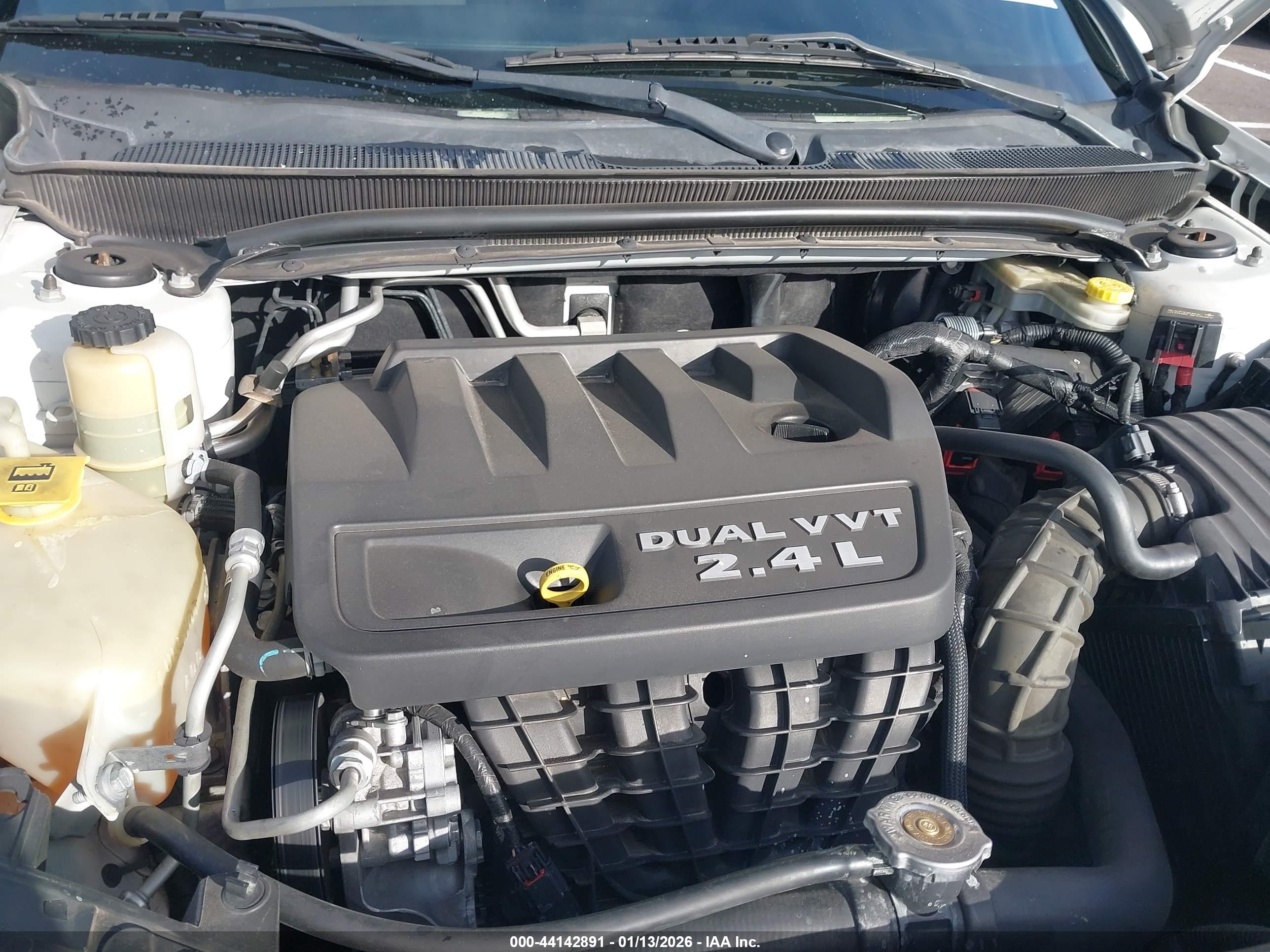 CHRYSLER 200 image 10